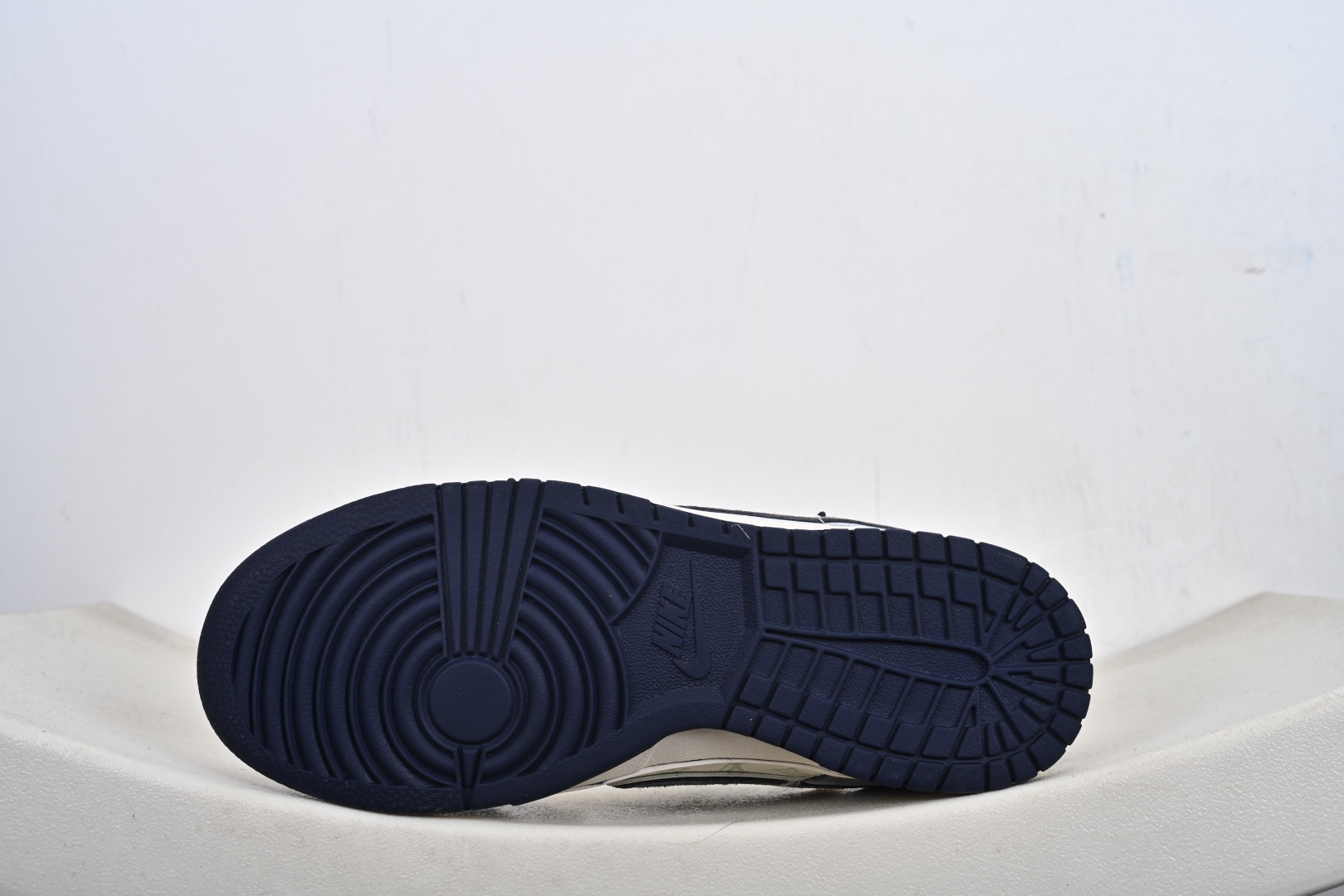 定制版 Louis Vuitton x Nike Dunk SB Low 路易威登LV x 耐克 SB 低帮 蓝白灰解构双鞋带 CX5050-Y42-Top High Quatity Cheap Sneakers Fashion Clothing Clothes Bags handbags Shoes of all Brand wholesale With The best Quality And Beautiful Price from China Factory Chinese suppliers wholesaler seller 定制版 Louis Vuitton x Nike Dunk SB Low 路易威登LV x 耐克 SB 低帮 蓝白灰解构双鞋带 CX5050-Y42