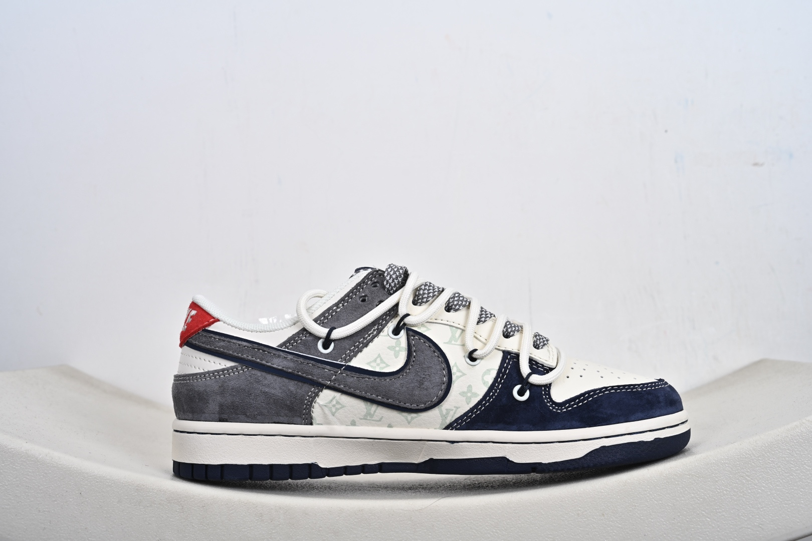 定制版 Louis Vuitton x Nike Dunk SB Low 路易威登LV x 耐克 SB 低帮 蓝白灰解构双鞋带 CX5050-Y42-Top High Quatity Cheap Sneakers Fashion Clothing Clothes Bags handbags Shoes of all Brand wholesale With The best Quality And Beautiful Price from China Factory Chinese suppliers wholesaler seller 定制版 Louis Vuitton x Nike Dunk SB Low 路易威登LV x 耐克 SB 低帮 蓝白灰解构双鞋带 CX5050-Y42