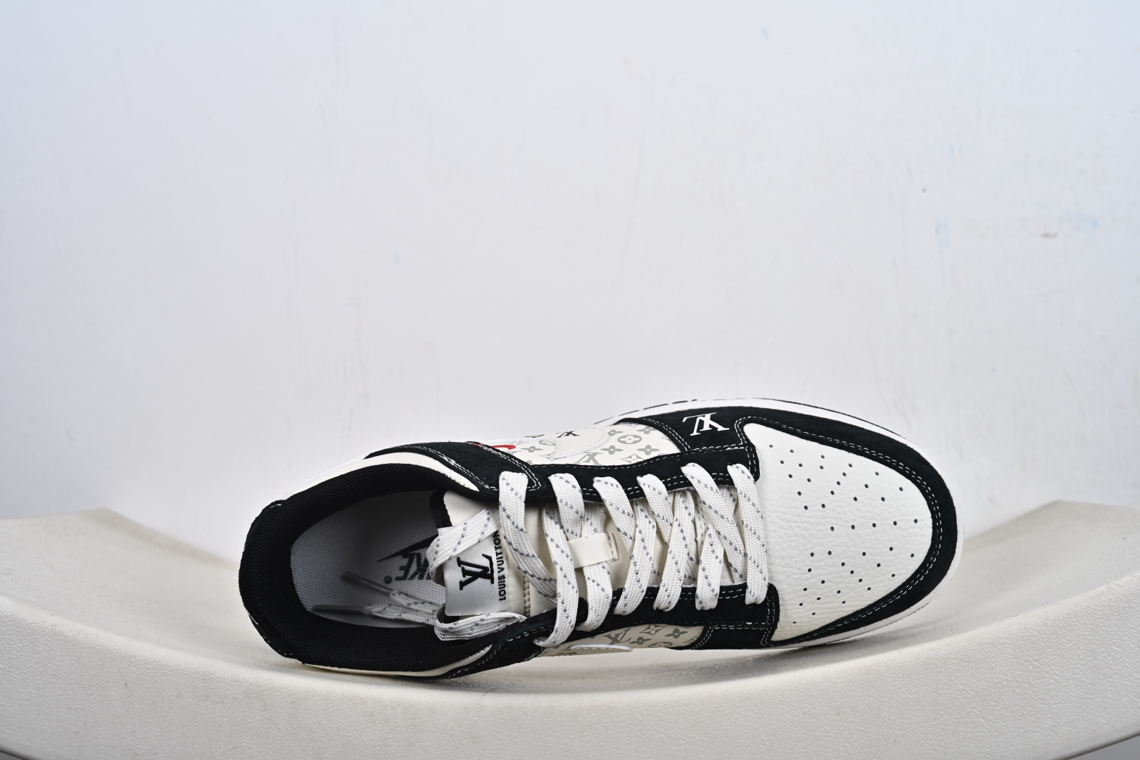 定制版 Louis Vuitton x Nike Dunk SB Low 路易威登LV x 耐克 SB 低帮 黑白色 KG6699-F02