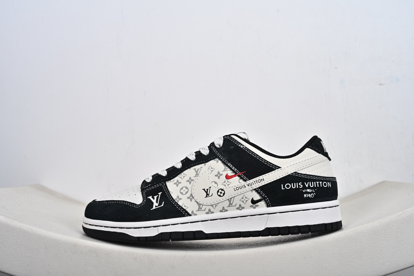 定制版 Louis Vuitton x Nike Dunk SB Low 路易威登LV x 耐克 SB 低帮 黑白色 KG6699-F02