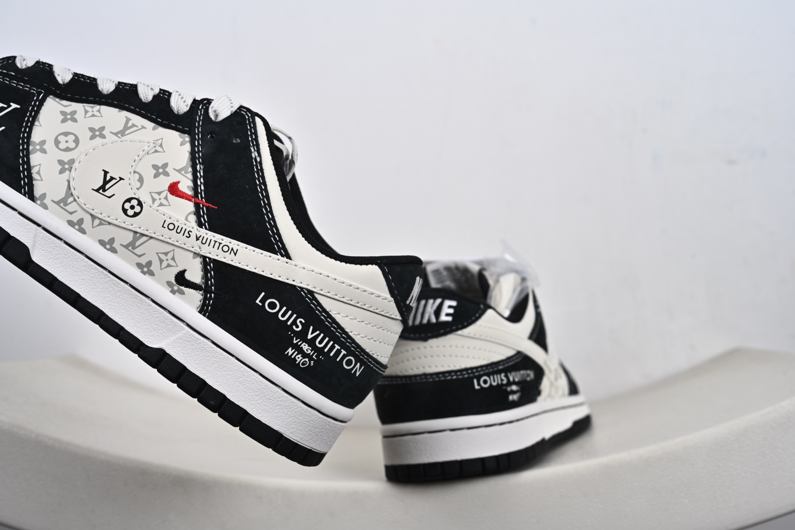 定制版 Louis Vuitton x Nike Dunk SB Low 路易威登LV x 耐克 SB 低帮 黑白色 KG6699-F02