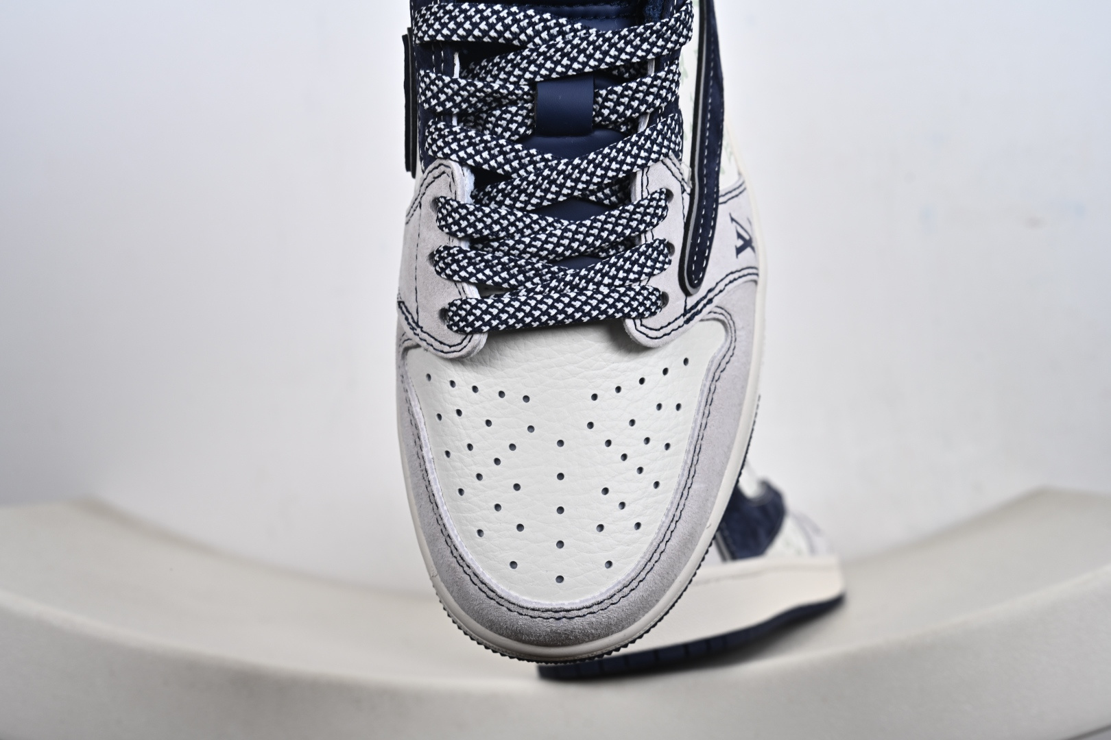 奢潮顶流 传奇碰撞|Air Jordan 1 Low x LV定制款 当篮球传奇Air Jordan 1 Low邂逅奢侈巨头Louis Vuitton CX5050-Y37-Top High Quatity Cheap Sneakers Fashion Clothing Clothes Bags handbags Shoes of all Brand wholesale With The best Quality And Beautiful Price from China Factory Chinese suppliers wholesaler seller 奢潮顶流 传奇碰撞|Air Jordan 1 Low x LV定制款 当篮球传奇Air Jordan 1 Low邂逅奢侈巨头Louis Vuitton CX5050-Y37