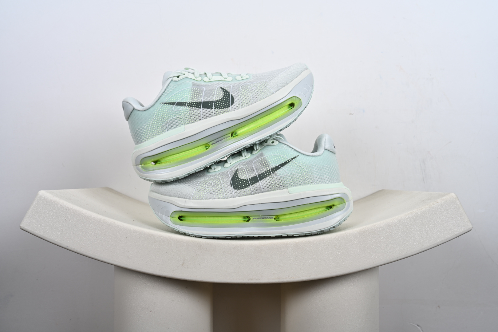Nike ZOOM PREMIUM 耐克 飞马 舒适减震防滑 低帮跑步鞋 HQ2050-300