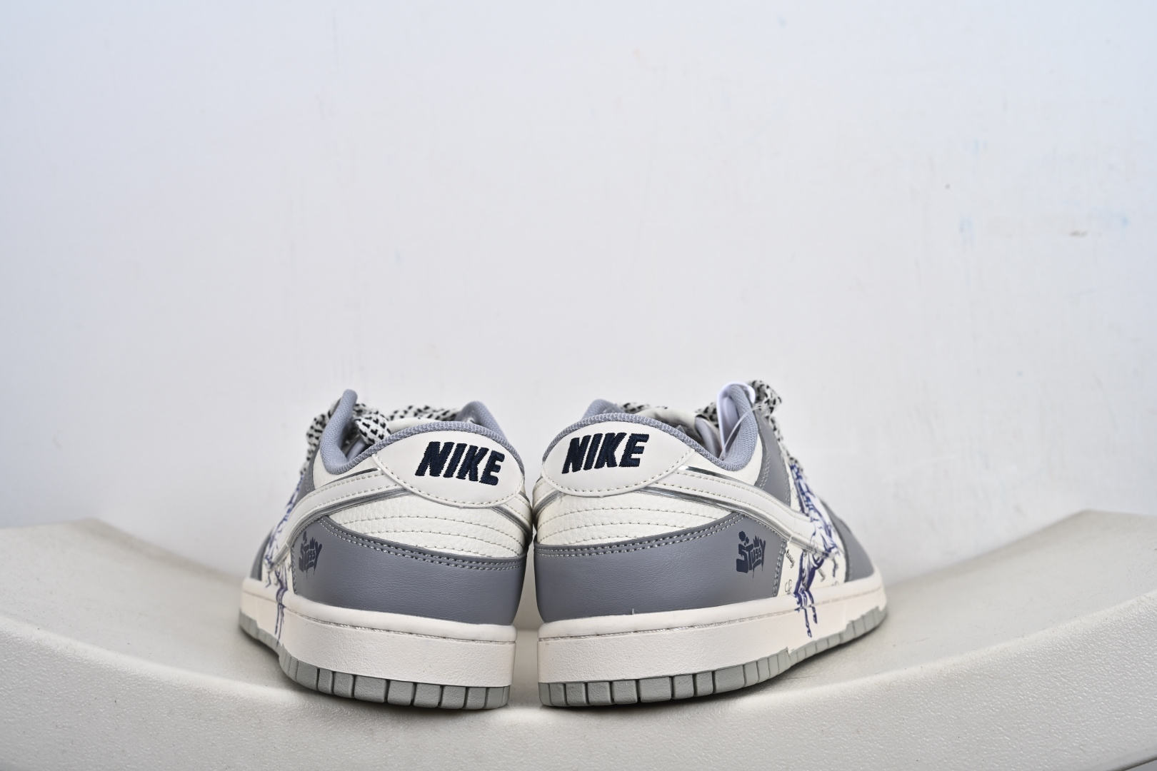 2026年新款限量发售 Nike SB Dunk Low“ 马年限定—的卢马” 周年高端定制 低帮休闲板鞋 SD6888-109-Top High Quatity Cheap Sneakers Fashion Clothing Clothes Bags handbags Shoes of all Brand wholesale With The best Quality And Beautiful Price from China Factory Chinese suppliers wholesaler seller 2026年新款限量发售 Nike SB Dunk Low“ 马年限定—的卢马” 周年高端定制 低帮休闲板鞋 SD6888-109
