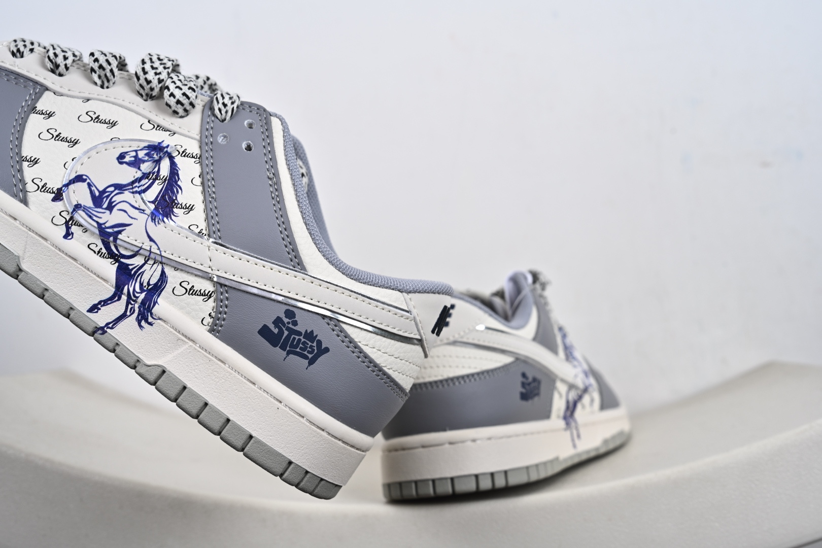 2026年新款限量发售 Nike SB Dunk Low“ 马年限定—的卢马” 周年高端定制 低帮休闲板鞋 SD6888-109-Top High Quatity Cheap Sneakers Fashion Clothing Clothes Bags handbags Shoes of all Brand wholesale With The best Quality And Beautiful Price from China Factory Chinese suppliers wholesaler seller 2026年新款限量发售 Nike SB Dunk Low“ 马年限定—的卢马” 周年高端定制 低帮休闲板鞋 SD6888-109