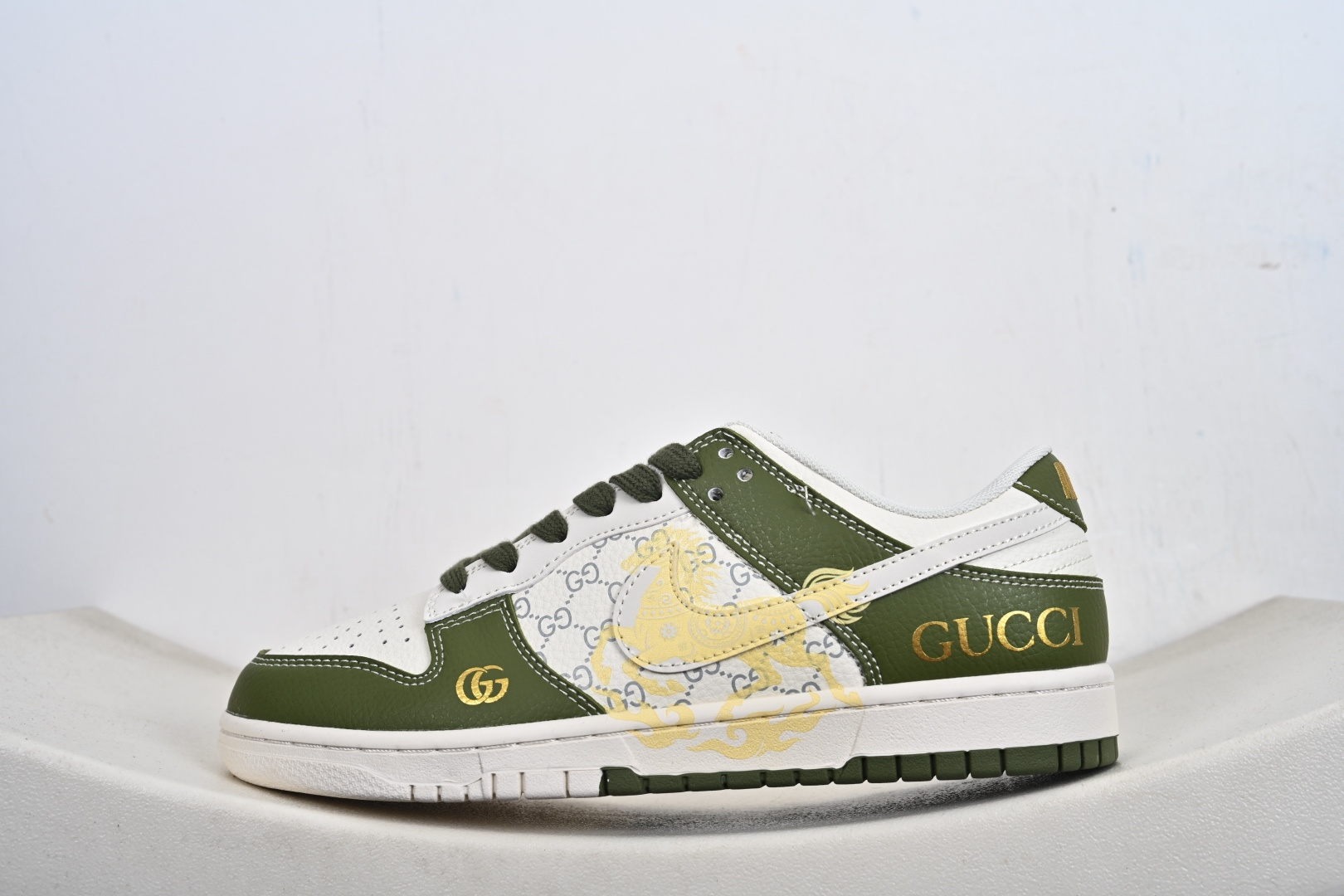 2026年新款限量发售 Nike SB Dunk Low“ 马年限定—古驰绿” 周年高端定制 低帮休闲板鞋 SD6888-106