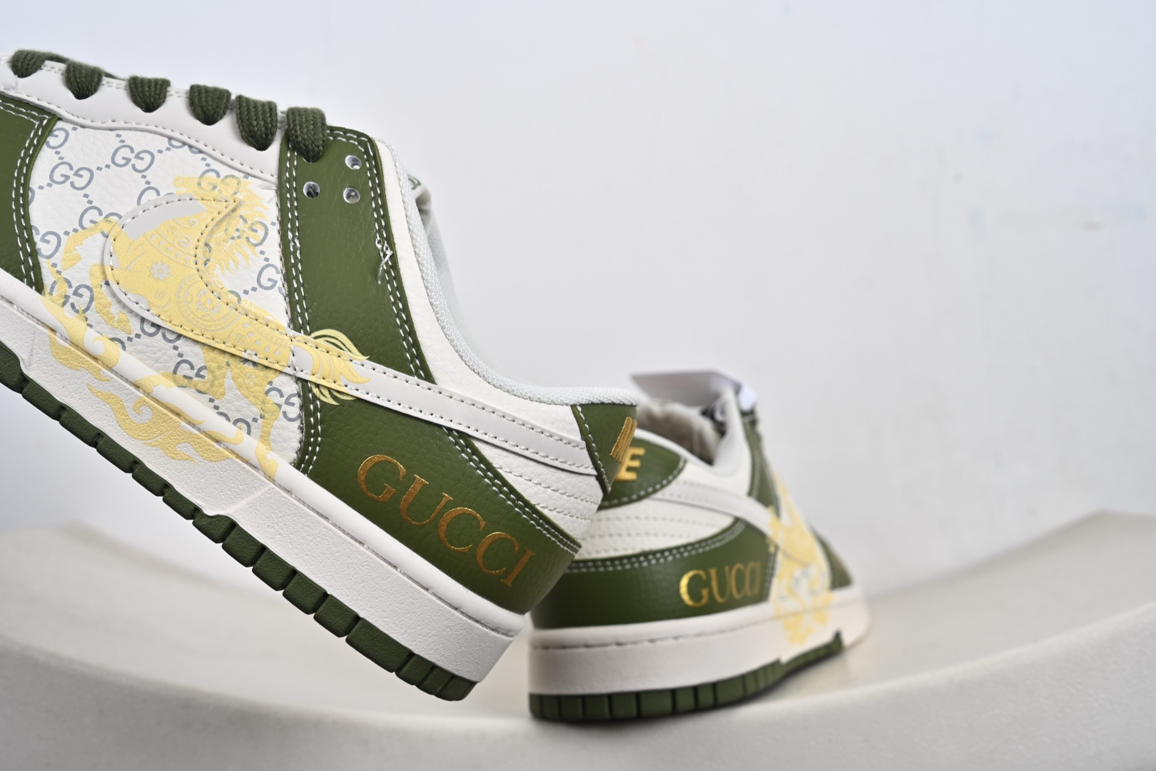 2026年新款限量发售 Nike SB Dunk Low“ 马年限定—古驰绿” 周年高端定制 低帮休闲板鞋 SD6888-106