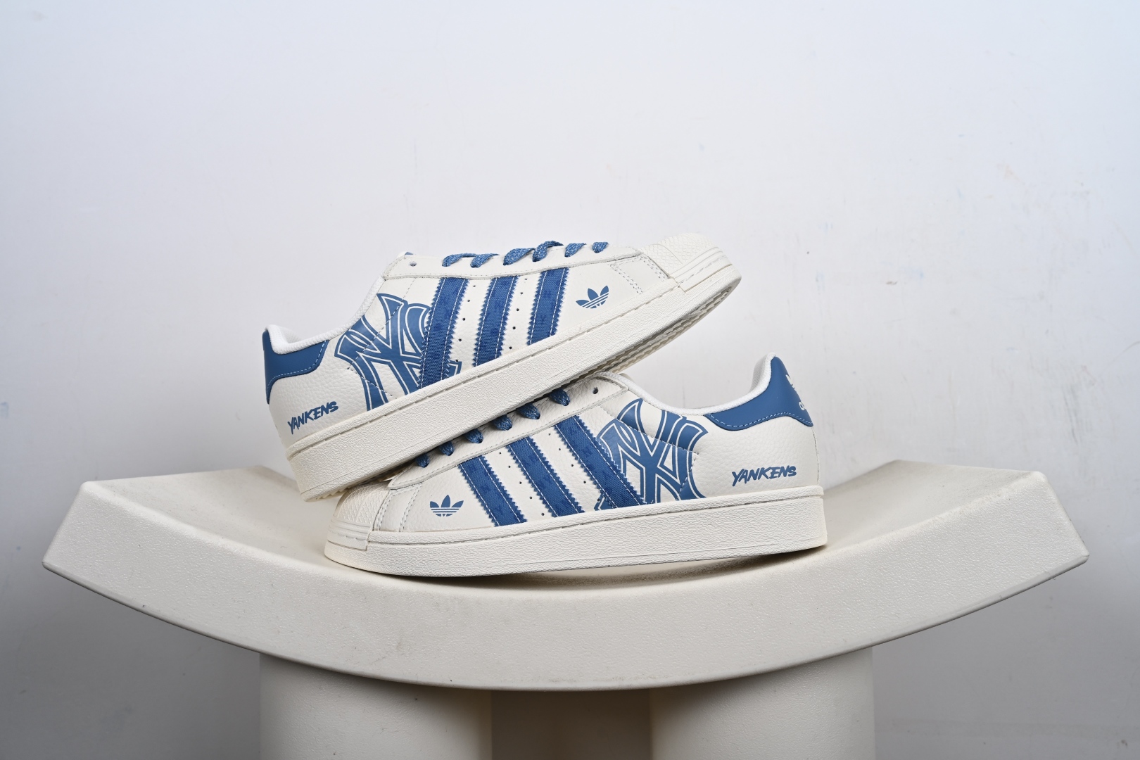 福利特价💰130支持放店‼️‼️‼️
AD Originals Superstar x Louis Vuitton 采用全新头层拼接皮革材质后跟采用特色3D立体印字 渠道正品订单 诠释市场最高工艺水平全鞋进口头层皮料打造区别市面普通真标版本,进出专柜无压力
货号:XS0012、
Size:36-45-F2-E0