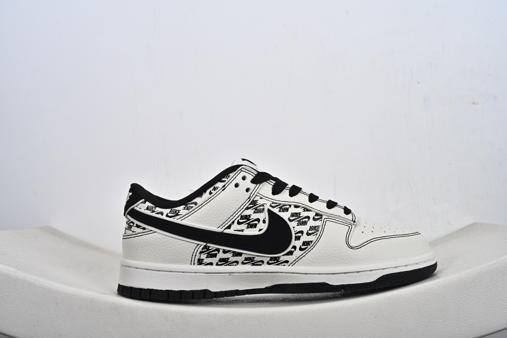 定制版 NK SB Dunk Low“ 联名—米黑NIKE印花” 周年高端定制 低帮休闲板鞋 MN1688-103