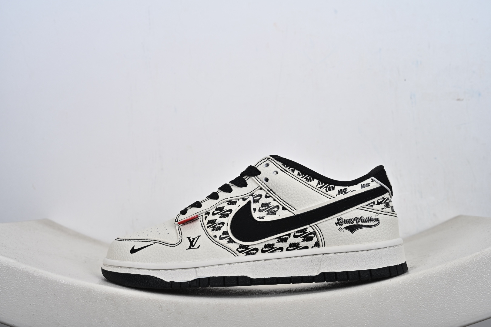 定制版 NK SB Dunk Low“ 联名—米黑NIKE印花” 周年高端定制 低帮休闲板鞋 MN1688-103