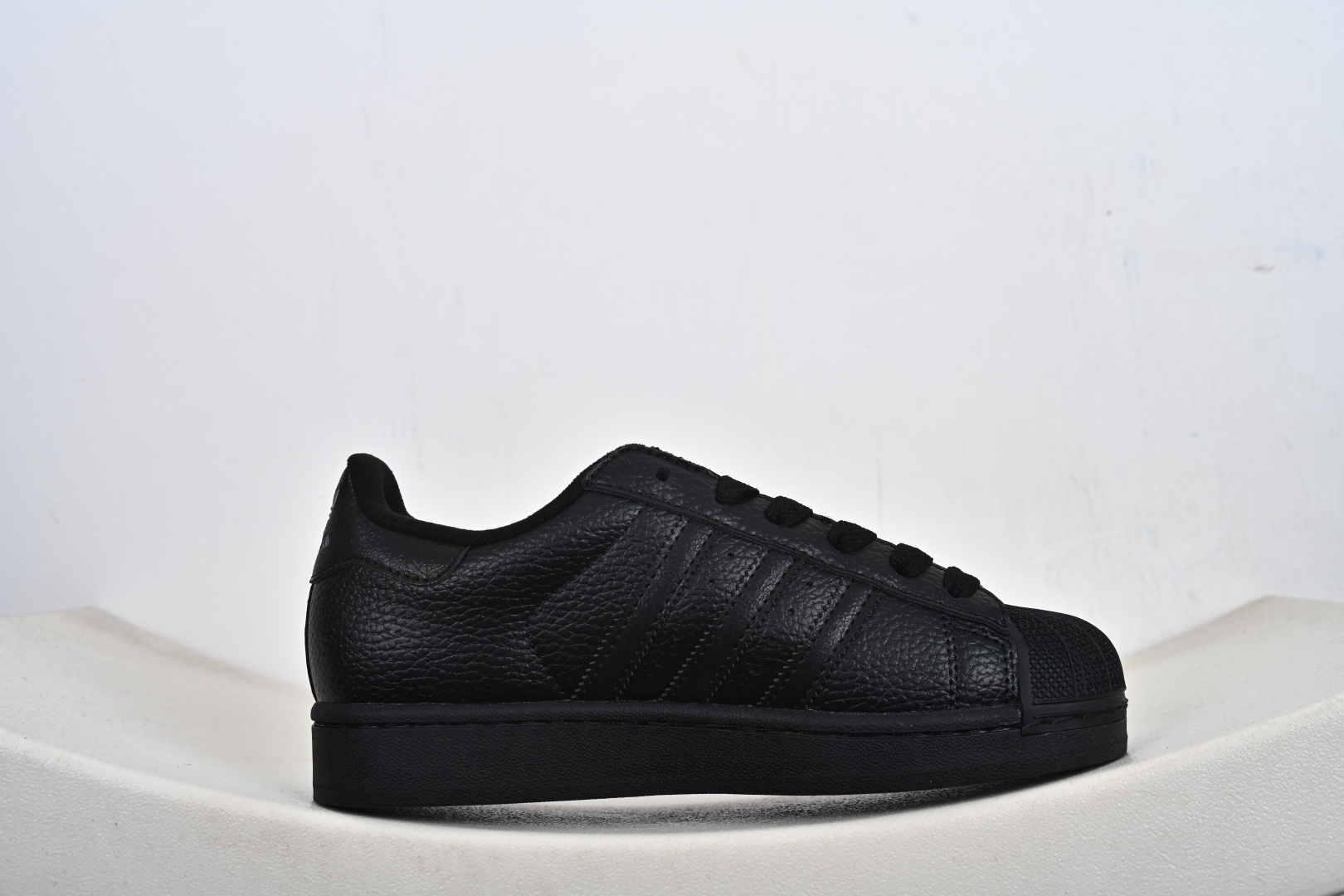 Adidas Original Superstar 2 黑色铆钉柏林联名阿迪达斯 低帮 全黑 男女同款 贝壳头2代防滑耐磨轻便低邦板鞋 JQ3225-Top High Quatity Cheap Sneakers Fashion Clothing Clothes Bags handbags Shoes of all Brand wholesale With The best Quality And Beautiful Price from China Factory Chinese suppliers wholesaler seller Adidas Original Superstar 2 黑色铆钉柏林联名阿迪达斯 低帮 全黑 男女同款 贝壳头2代防滑耐磨轻便低邦板鞋 JQ3225