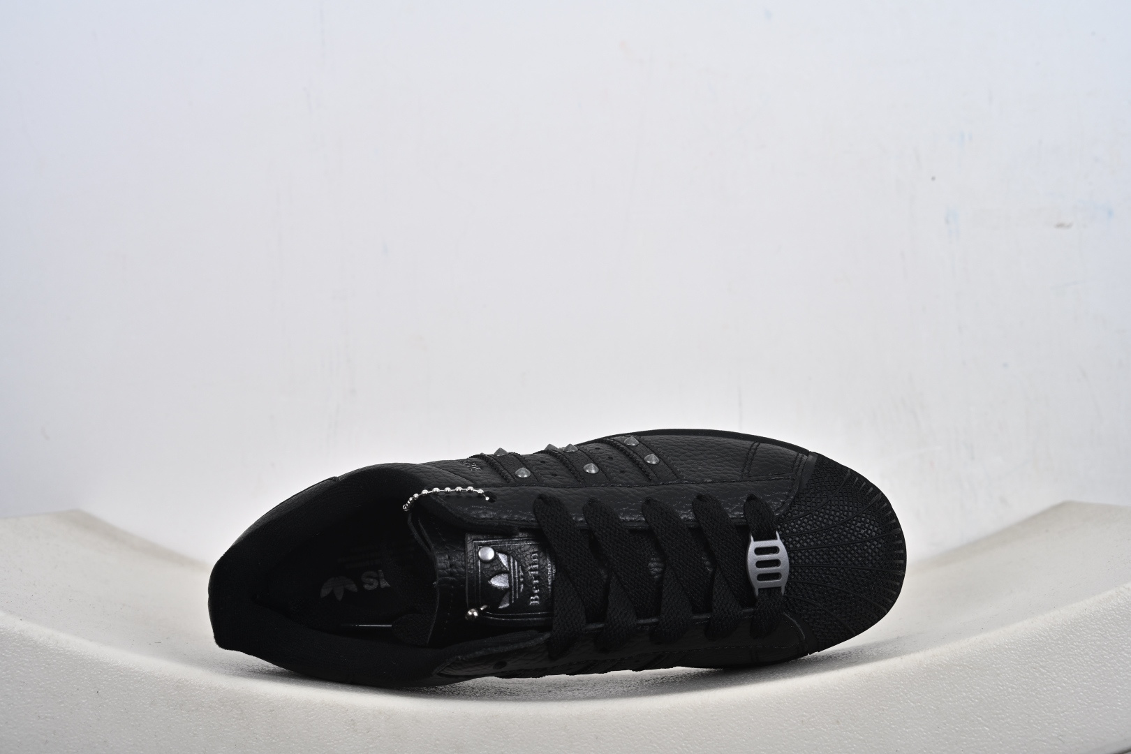 Adidas Original Superstar 2 黑色铆钉柏林联名阿迪达斯 低帮 全黑 男女同款 贝壳头2代防滑耐磨轻便低邦板鞋 JQ3225-Top High Quatity Cheap Sneakers Fashion Clothing Clothes Bags handbags Shoes of all Brand wholesale With The best Quality And Beautiful Price from China Factory Chinese suppliers wholesaler seller Adidas Original Superstar 2 黑色铆钉柏林联名阿迪达斯 低帮 全黑 男女同款 贝壳头2代防滑耐磨轻便低邦板鞋 JQ3225