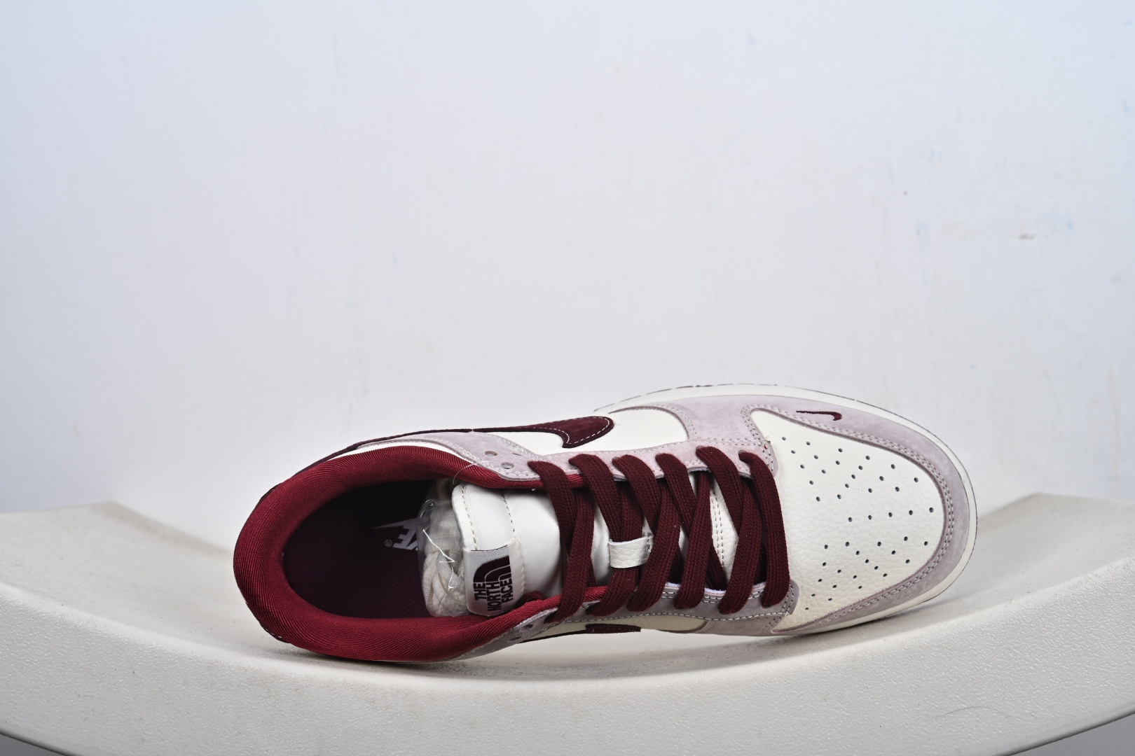 Nike SB Dunk Low x The North Face 北面联名马年限定-猪八红 DN3168-016