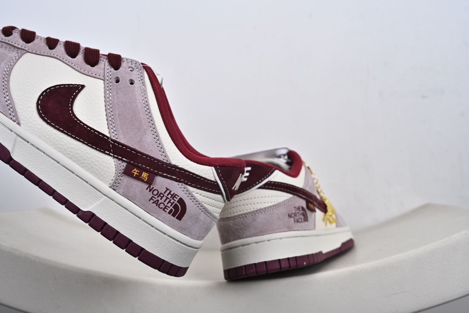 Nike SB Dunk Low x The North Face 北面联名马年限定-猪八红 DN3168-016