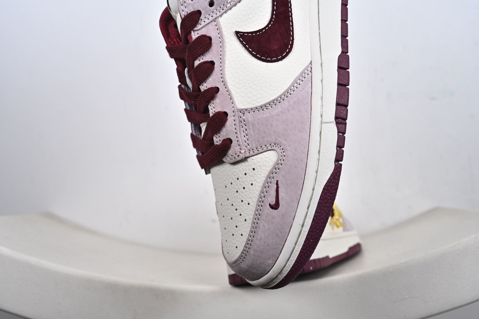 Nike SB Dunk Low x The North Face 北面联名马年限定-猪八红 DN3168-016