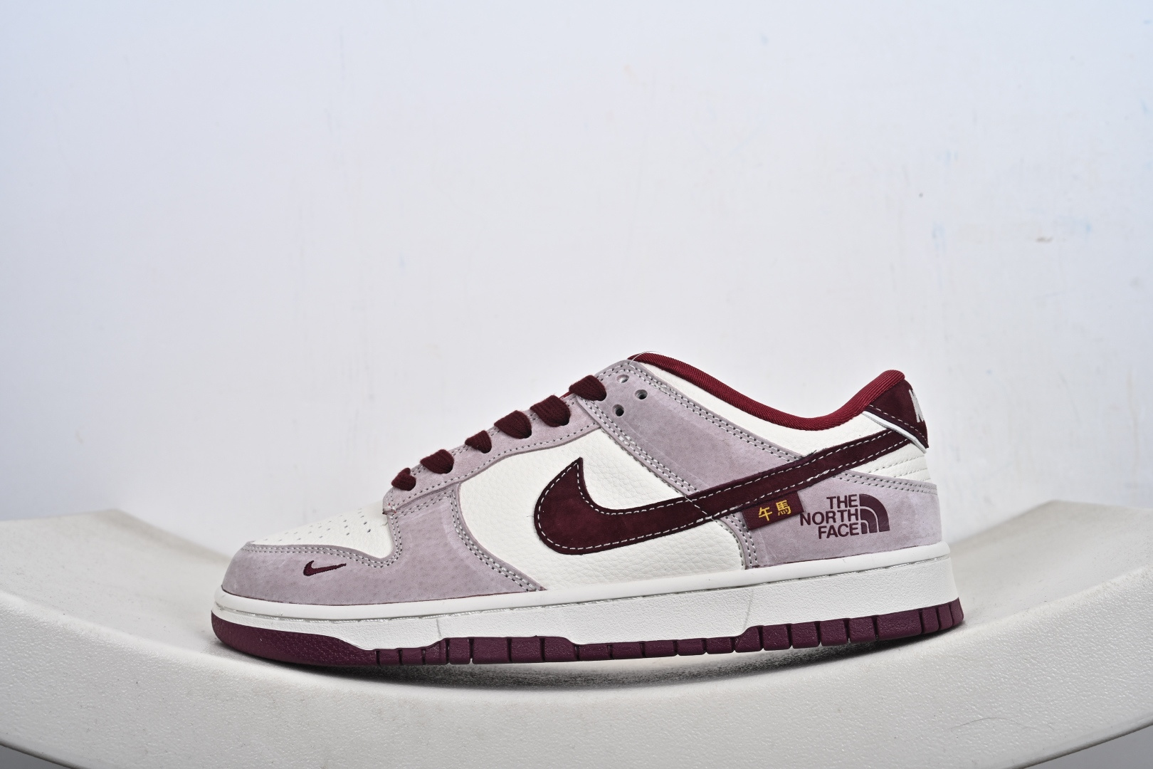 Nike SB Dunk Low x The North Face 北面联名马年限定-猪八红 DN3168-016