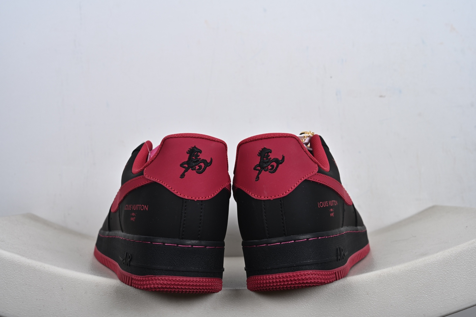 NIlke Air Force1'07Low ”马年限定--墨黑玫红”空军一号低帮运动鞋 FV3694-102