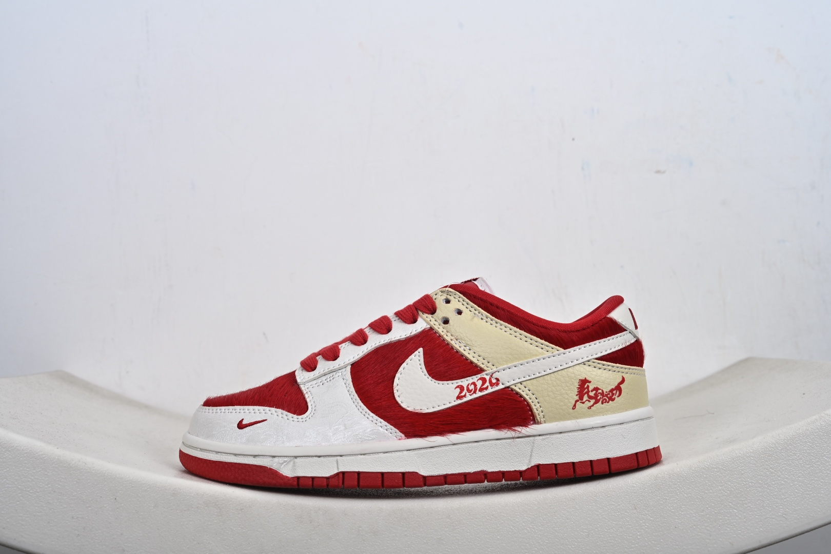 马年定制限量发售马到成功 Nike SB Dunk Low“ 马年限定------白红马毛” 特殊定制材料 高端定制 低帮休闲板鞋 DS6608-020-Top High Quatity Cheap Sneakers Fashion Clothing Clothes Bags handbags Shoes of all Brand wholesale With The best Quality And Beautiful Price from China Factory Chinese suppliers wholesaler seller 马年定制限量发售马到成功 Nike SB Dunk Low“ 马年限定------白红马毛” 特殊定制材料 高端定制 低帮休闲板鞋 DS6608-020