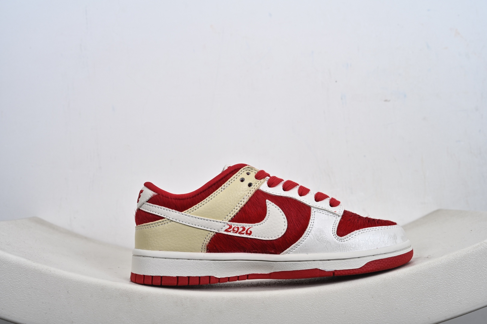 马年定制限量发售马到成功 Nike SB Dunk Low“ 马年限定------白红马毛” 特殊定制材料 高端定制 低帮休闲板鞋 DS6608-020-Top High Quatity Cheap Sneakers Fashion Clothing Clothes Bags handbags Shoes of all Brand wholesale With The best Quality And Beautiful Price from China Factory Chinese suppliers wholesaler seller 马年定制限量发售马到成功 Nike SB Dunk Low“ 马年限定------白红马毛” 特殊定制材料 高端定制 低帮休闲板鞋 DS6608-020