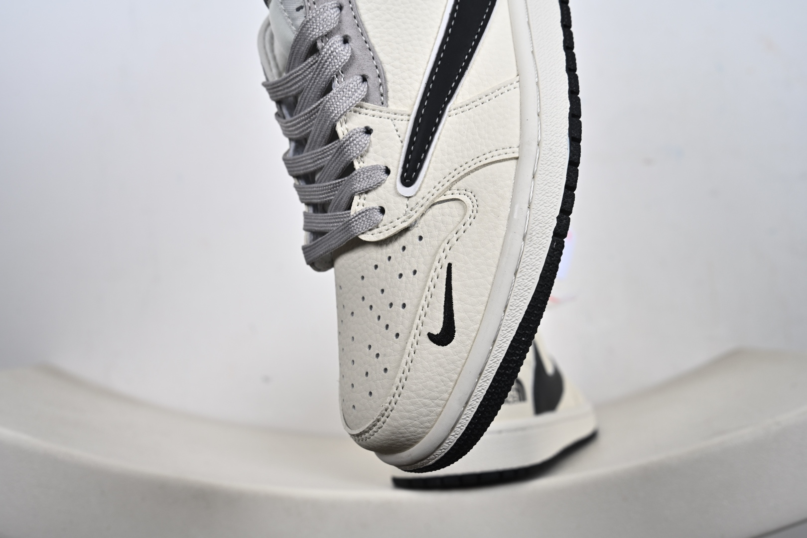 Air Jordan 1 Low AJ1 乔1北面联名 经典黑 高端定制 低帮复古篮球鞋 LD2028-071-Top High Quatity Cheap Sneakers Fashion Clothing Clothes Bags handbags Shoes of all Brand wholesale With The best Quality And Beautiful Price from China Factory Chinese suppliers wholesaler seller Air Jordan 1 Low AJ1 乔1北面联名 经典黑 高端定制 低帮复古篮球鞋 LD2028-071