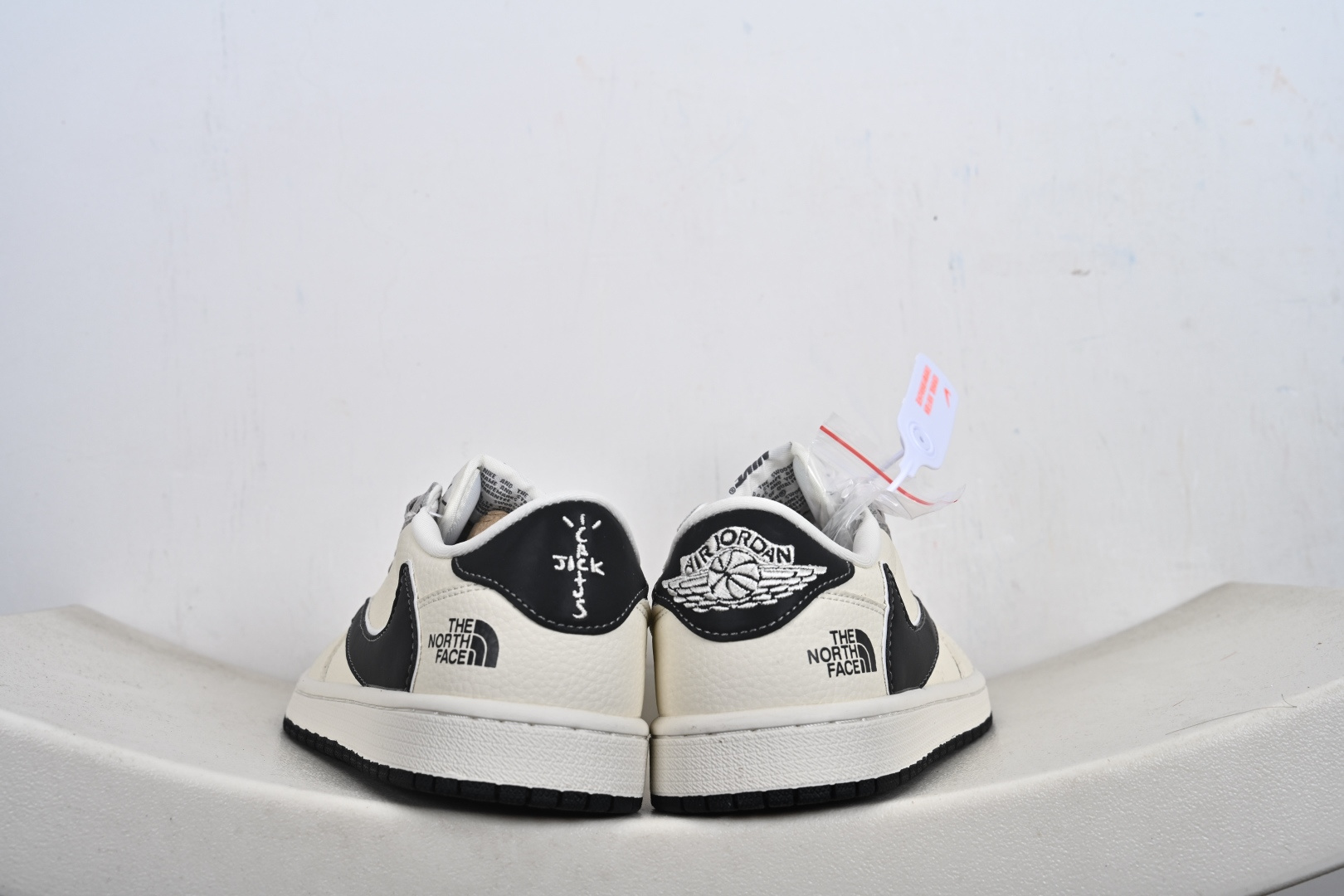 Air Jordan 1 Low AJ1 乔1北面联名 经典黑 高端定制 低帮复古篮球鞋 LD2028-071-Top High Quatity Cheap Sneakers Fashion Clothing Clothes Bags handbags Shoes of all Brand wholesale With The best Quality And Beautiful Price from China Factory Chinese suppliers wholesaler seller Air Jordan 1 Low AJ1 乔1北面联名 经典黑 高端定制 低帮复古篮球鞋 LD2028-071