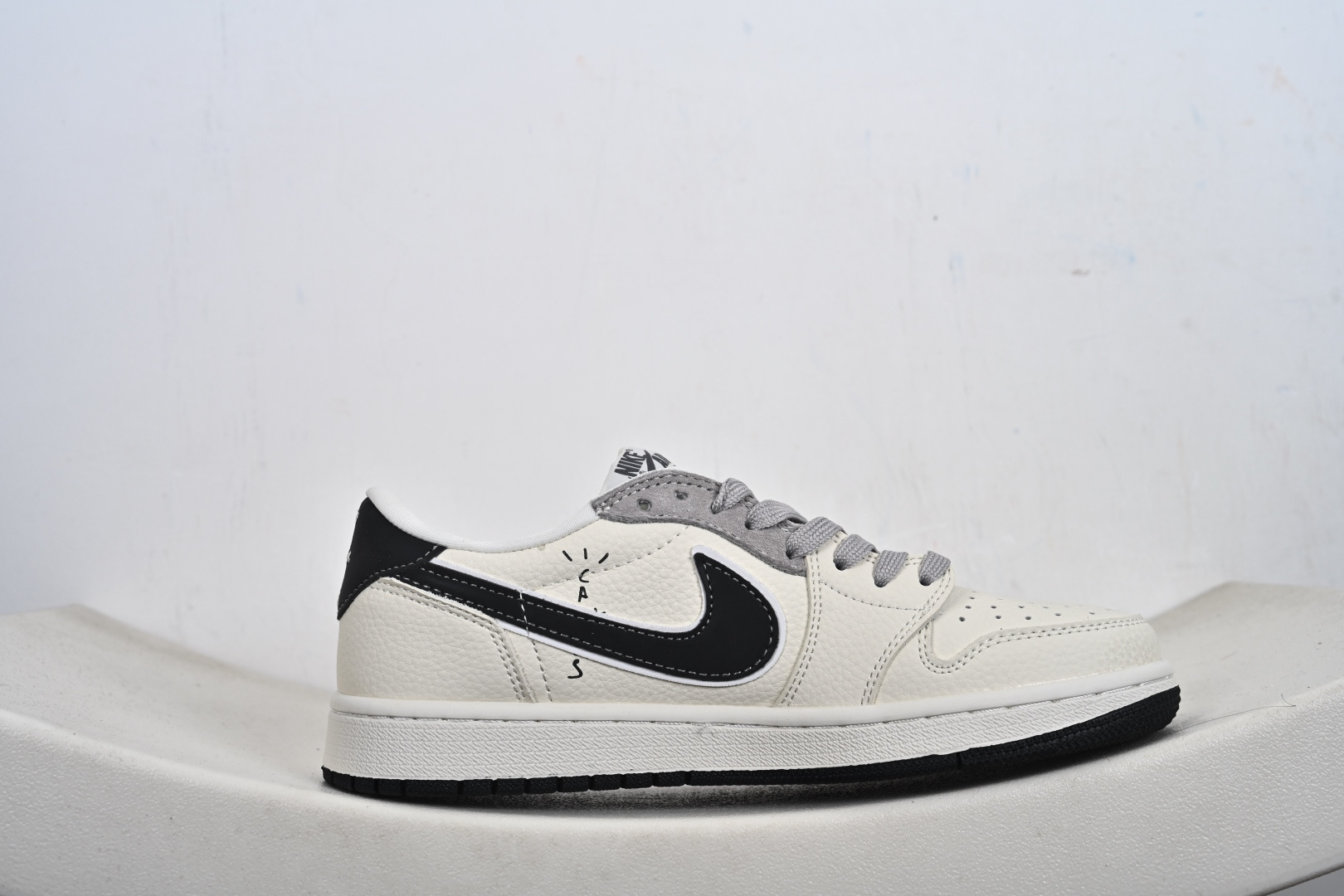 Air Jordan 1 Low AJ1 乔1北面联名 经典黑 高端定制 低帮复古篮球鞋 LD2028-071-Top High Quatity Cheap Sneakers Fashion Clothing Clothes Bags handbags Shoes of all Brand wholesale With The best Quality And Beautiful Price from China Factory Chinese suppliers wholesaler seller Air Jordan 1 Low AJ1 乔1北面联名 经典黑 高端定制 低帮复古篮球鞋 LD2028-071
