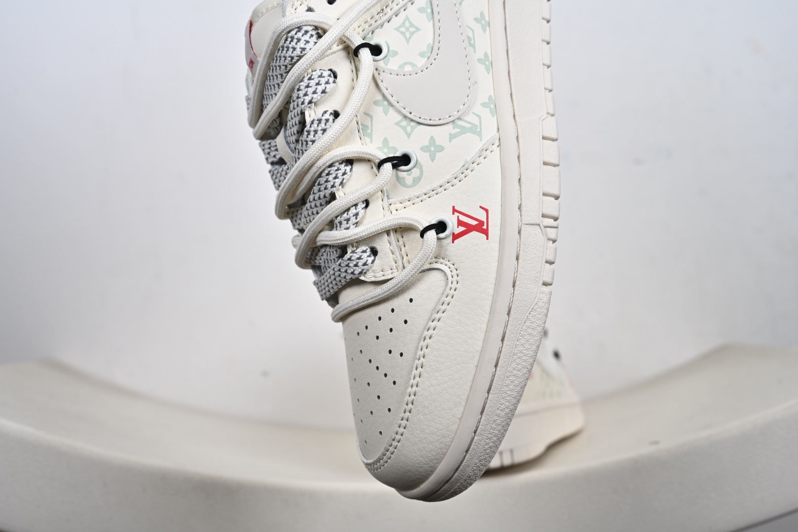 定制版 NK SB Dunk Low L联名绑绳 周年高端定制 低帮休闲板鞋 CX5050-Y52-Top High Quatity Cheap Sneakers Fashion Clothing Clothes Bags handbags Shoes of all Brand wholesale With The best Quality And Beautiful Price from China Factory Chinese suppliers wholesaler seller 定制版 NK SB Dunk Low L联名绑绳 周年高端定制 低帮休闲板鞋 CX5050-Y52