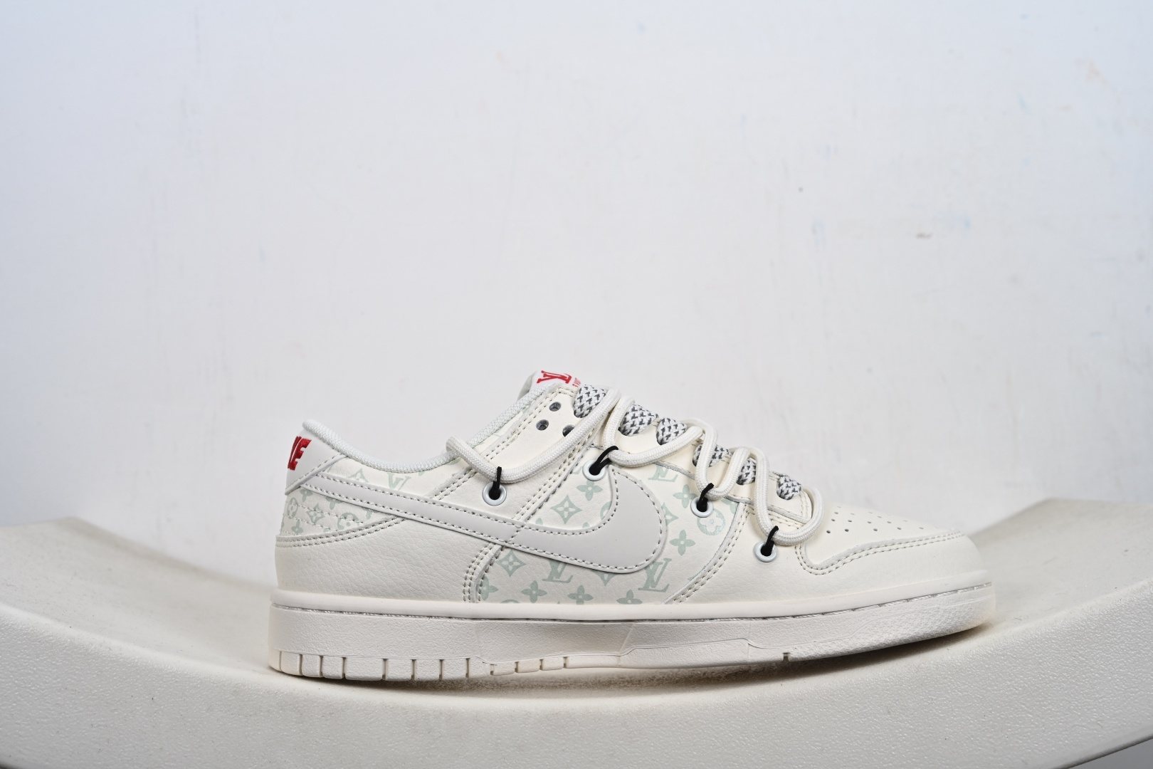 定制版 NK SB Dunk Low L联名绑绳 周年高端定制 低帮休闲板鞋 CX5050-Y52-Top High Quatity Cheap Sneakers Fashion Clothing Clothes Bags handbags Shoes of all Brand wholesale With The best Quality And Beautiful Price from China Factory Chinese suppliers wholesaler seller 定制版 NK SB Dunk Low L联名绑绳 周年高端定制 低帮休闲板鞋 CX5050-Y52