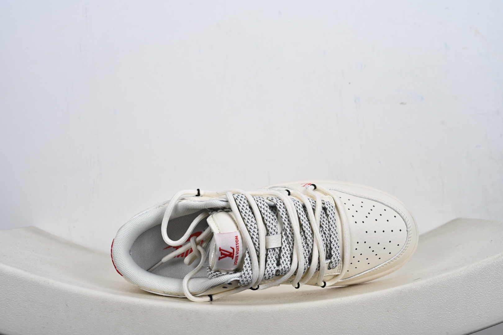 定制版 NK SB Dunk Low L联名绑绳 周年高端定制 低帮休闲板鞋 CX5050-Y52-Top High Quatity Cheap Sneakers Fashion Clothing Clothes Bags handbags Shoes of all Brand wholesale With The best Quality And Beautiful Price from China Factory Chinese suppliers wholesaler seller 定制版 NK SB Dunk Low L联名绑绳 周年高端定制 低帮休闲板鞋 CX5050-Y52