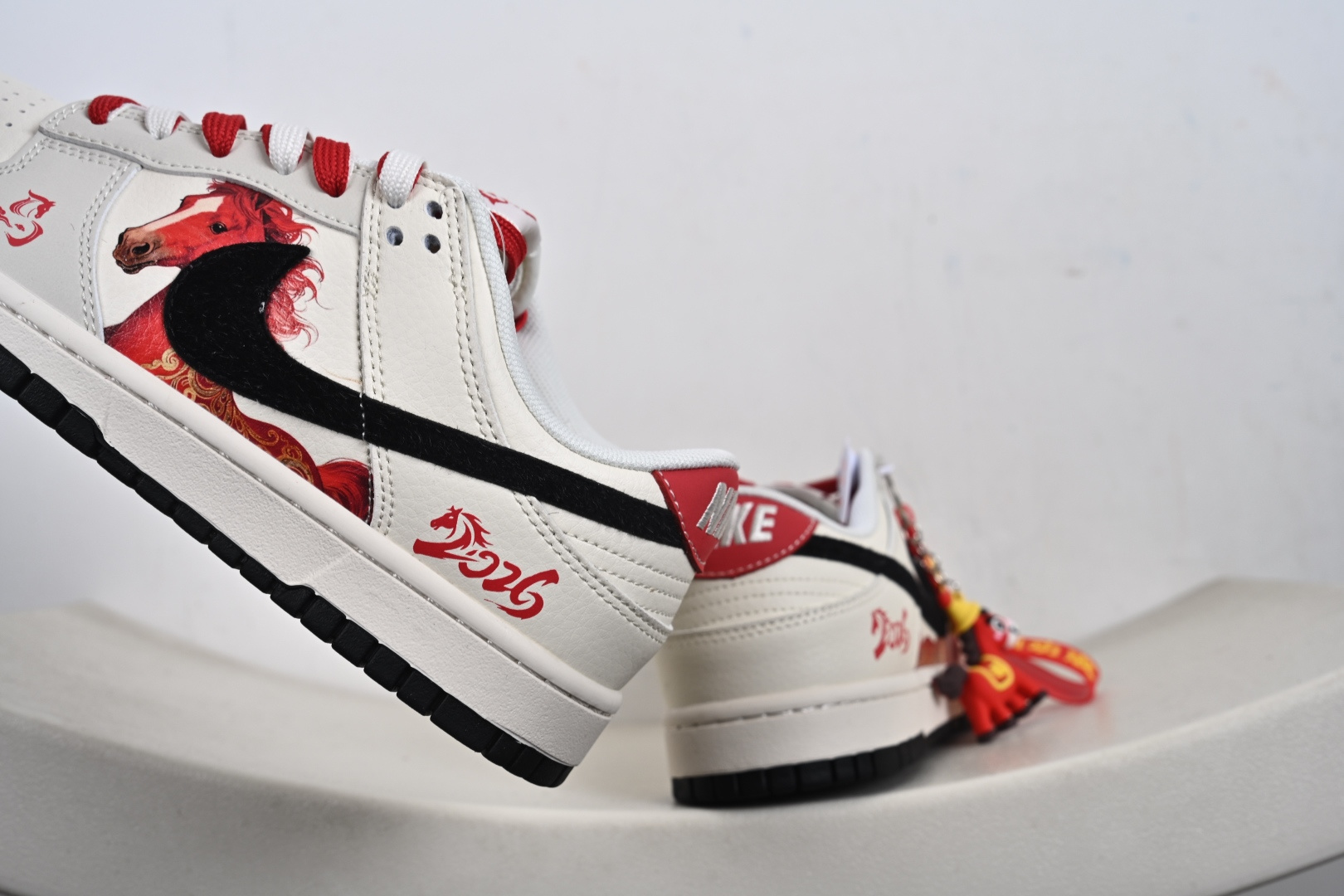 2026年新款限量发售 Nike SB Dunk Low“ 马年限定—汗血宝马” 周年高端定制 低帮休闲板鞋 FC1688-257-Top High Quatity Cheap Sneakers Fashion Clothing Clothes Bags handbags Shoes of all Brand wholesale With The best Quality And Beautiful Price from China Factory Chinese suppliers wholesaler seller 2026年新款限量发售 Nike SB Dunk Low“ 马年限定—汗血宝马” 周年高端定制 低帮休闲板鞋 FC1688-257
