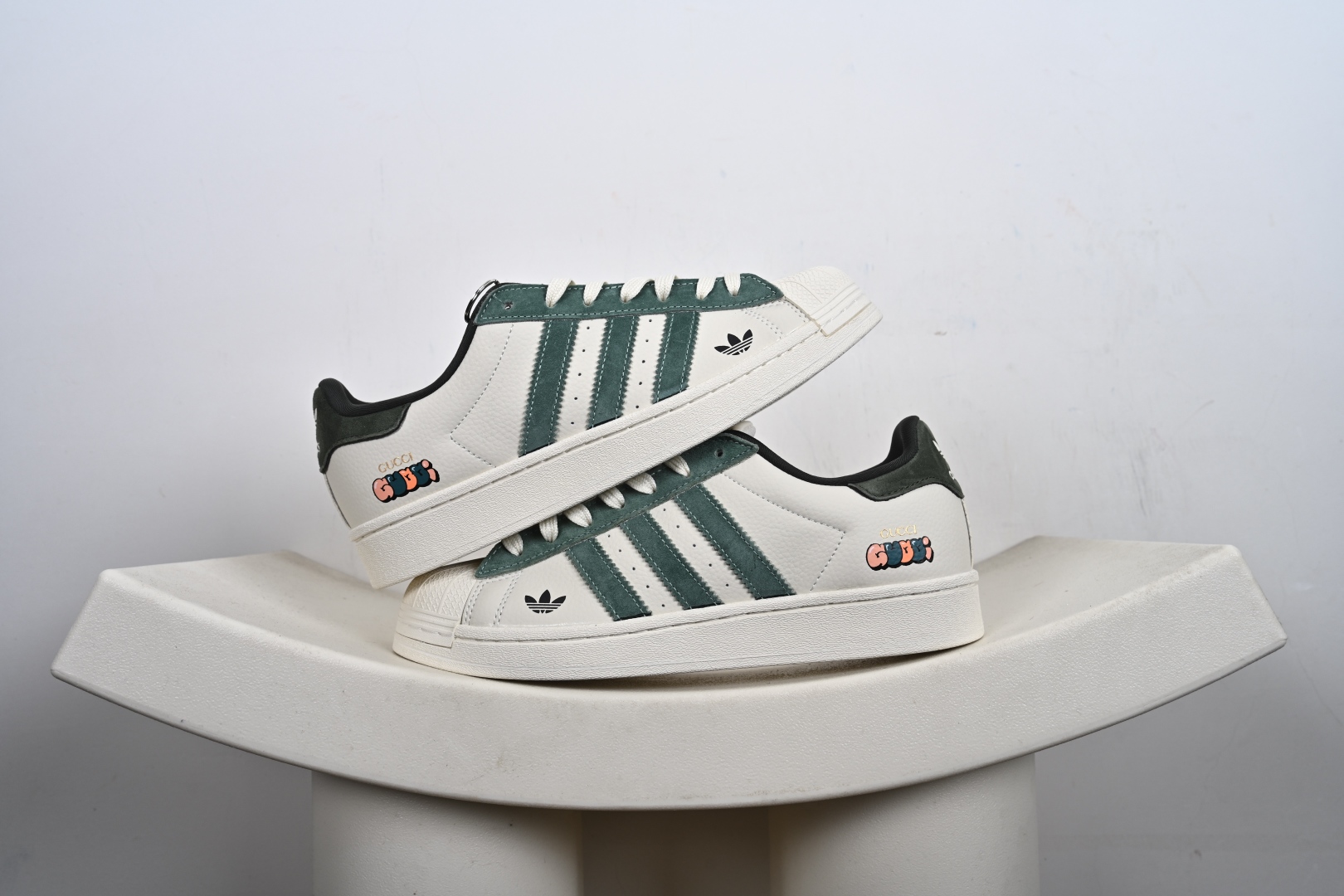 福利特价💰130支持放店‼️‼️‼️
AD Originals Superstar x Louis Vuitton 采用全新头层拼接皮革材质后跟采用特色3D立体印字 渠道正品订单 诠释市场最高工艺水平全鞋进口头层皮料打造区别市面普通真标版本,进出专柜无压力
货号:XS0001、
Size:36-45-F2-E0