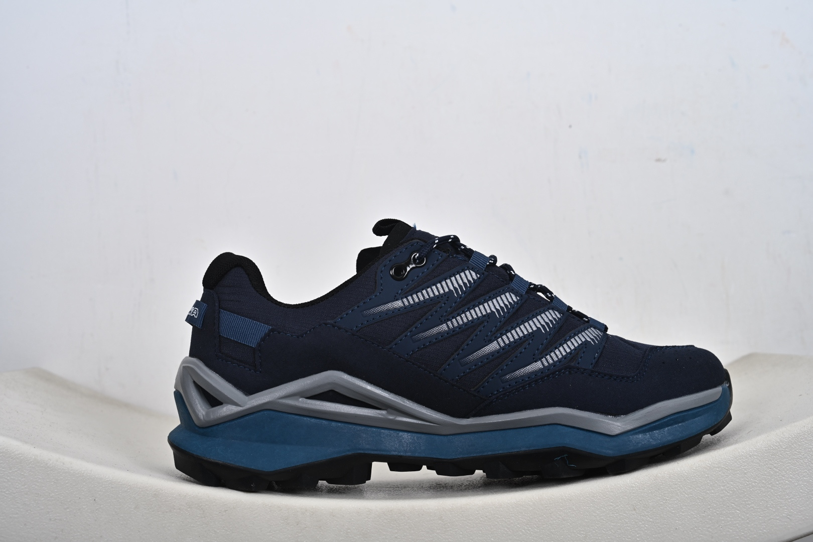 Lowa Maddox Pro GTX 时尚简约 舒适百搭 防滑耐磨 防水低帮登山鞋 9059-321630