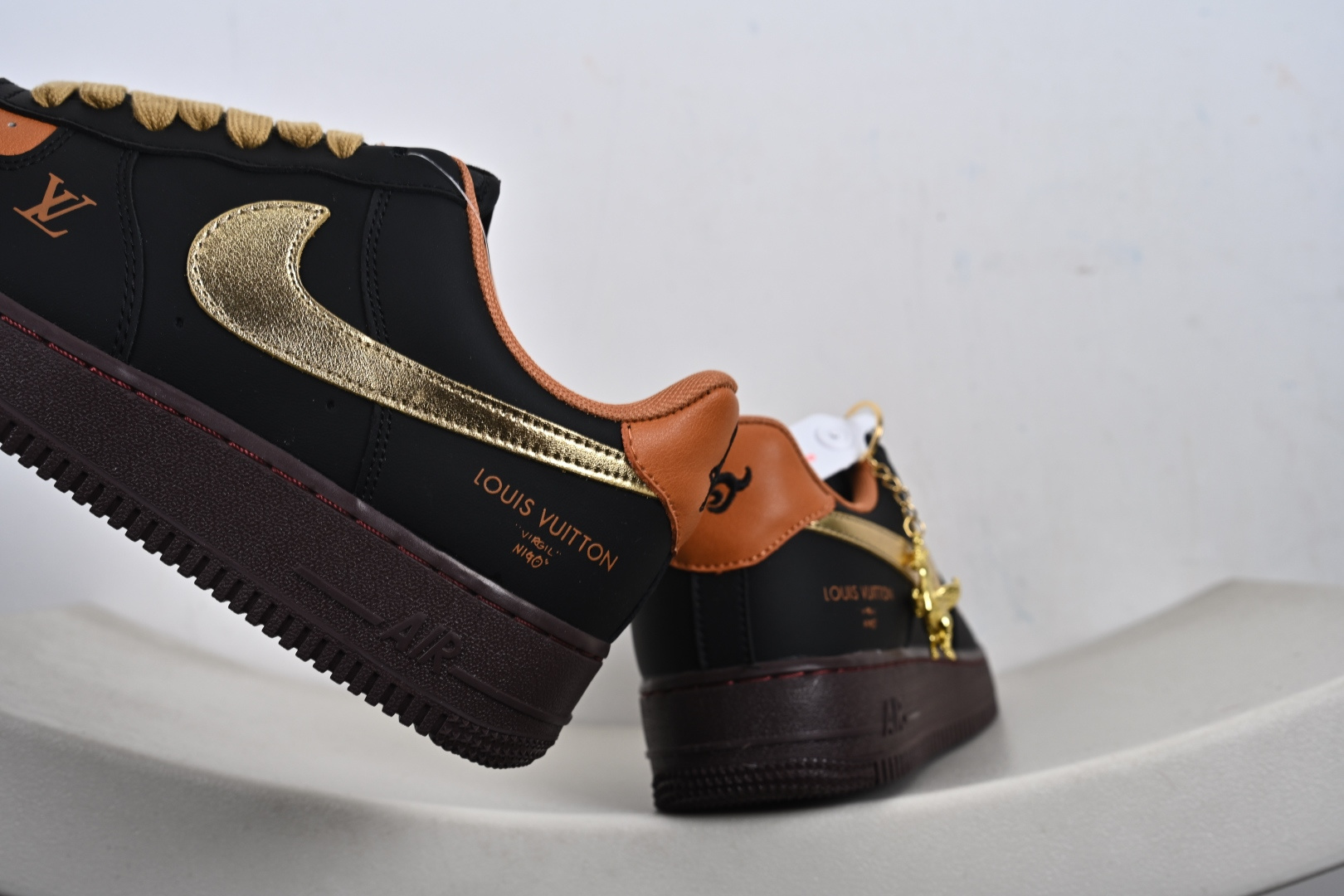 NIke Air Force 1 '07 Low “马年限定--玄黑赤金” 空军一号低帮 运动鞋 休闲鞋 FV3694-101
