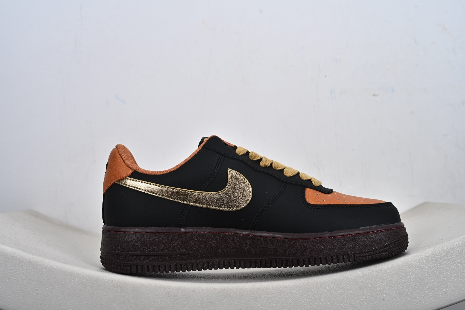 NIke Air Force 1 '07 Low “马年限定--玄黑赤金” 空军一号低帮 运动鞋 休闲鞋 FV3694-101