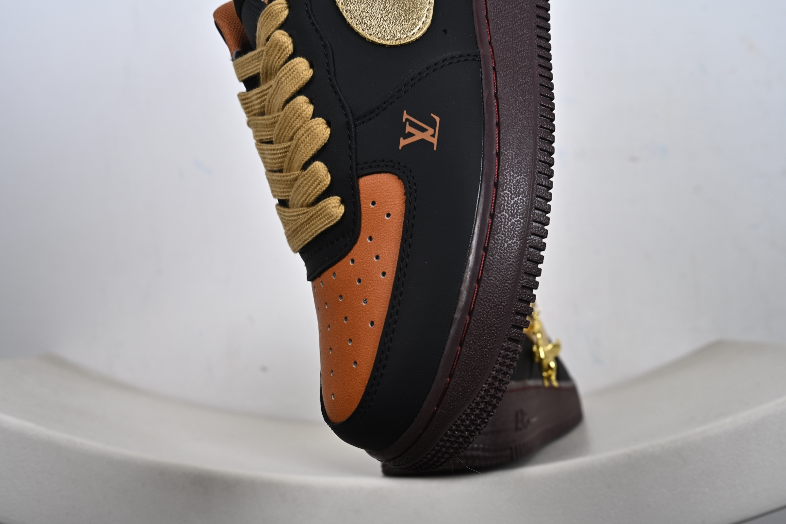 NIke Air Force 1 '07 Low “马年限定--玄黑赤金” 空军一号低帮 运动鞋 休闲鞋 FV3694-101