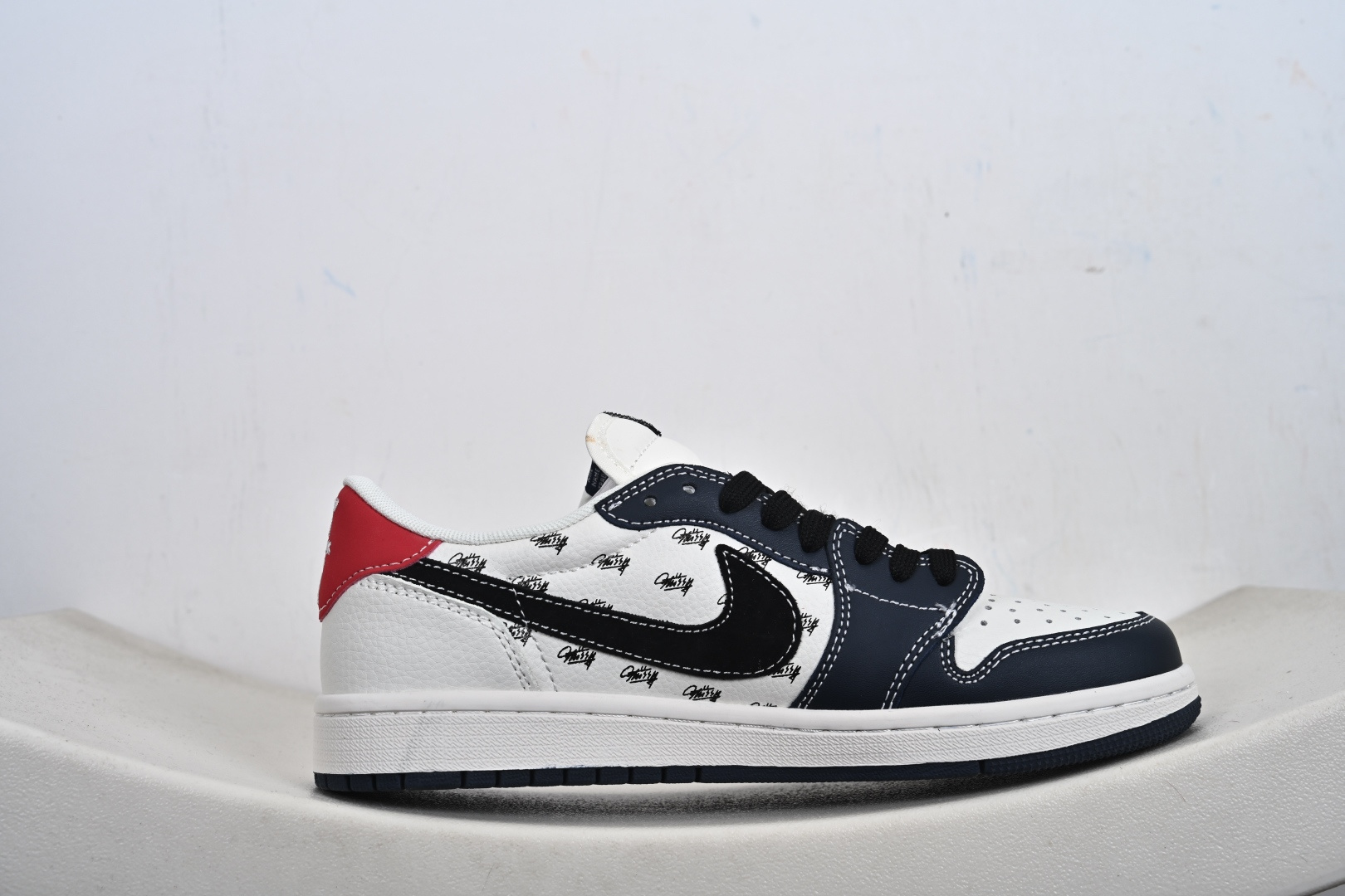 定制版 Jordan Air Jordan倒勾 “ 斯图西联名——米白蓝红印花” 高端定制 低帮 复古 减震 防滑 耐磨 篮球鞋 JW1188-170