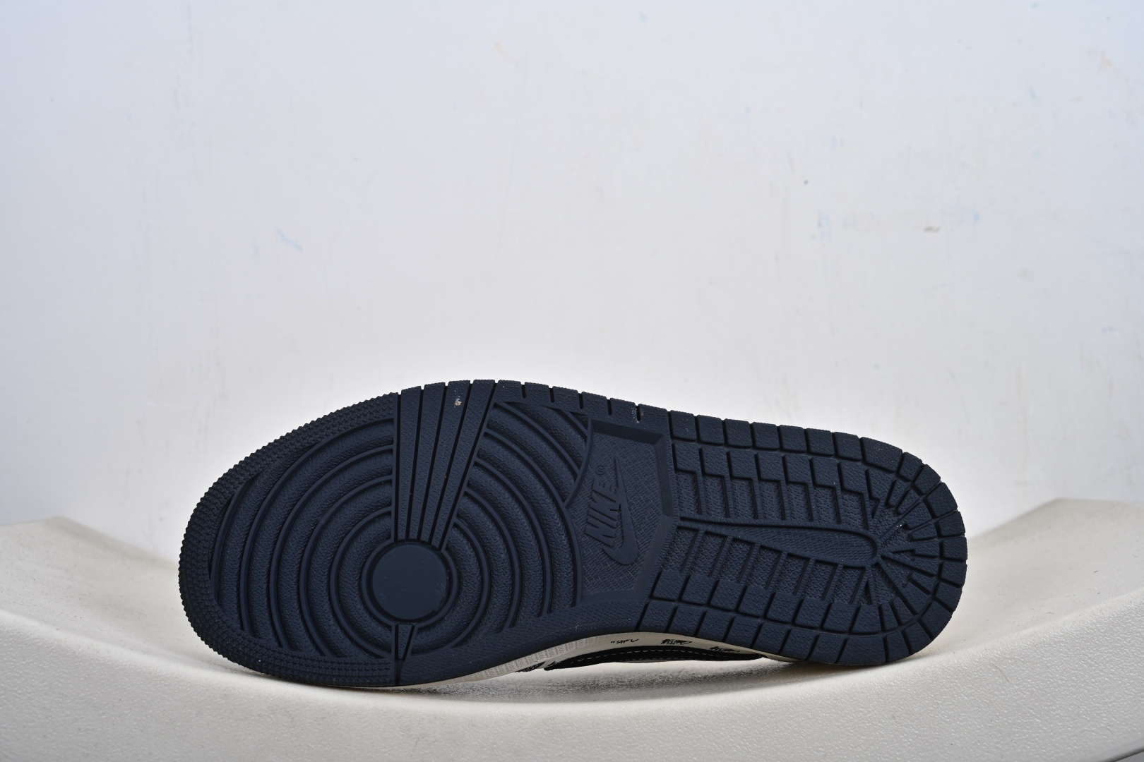 定制版 Jordan Air Jordan倒勾 “ 斯图西联名——米白蓝红印花” 高端定制 低帮 复古 减震 防滑 耐磨 篮球鞋 JW1188-170