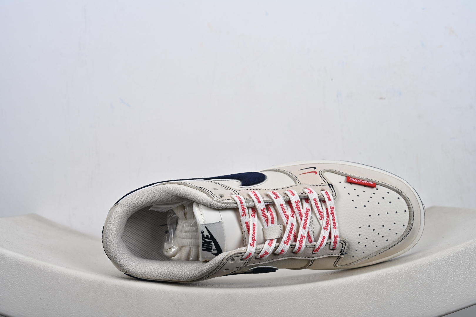 Nike SB Dunk Low“ Supreme联名—米蓝头层皮” 周年高端定制 低帮休闲板鞋 DN3168-019-Top High Quatity Cheap Sneakers Fashion Clothing Clothes Bags handbags Shoes of all Brand wholesale With The best Quality And Beautiful Price from China Factory Chinese suppliers wholesaler seller Nike SB Dunk Low“ Supreme联名—米蓝头层皮” 周年高端定制 低帮休闲板鞋 DN3168-019