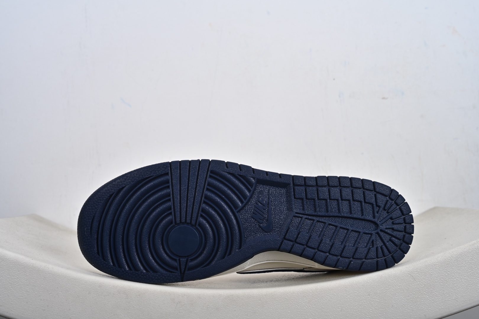 Nike SB Dunk Low“ Supreme联名—米蓝头层皮” 周年高端定制 低帮休闲板鞋 DN3168-019-Top High Quatity Cheap Sneakers Fashion Clothing Clothes Bags handbags Shoes of all Brand wholesale With The best Quality And Beautiful Price from China Factory Chinese suppliers wholesaler seller Nike SB Dunk Low“ Supreme联名—米蓝头层皮” 周年高端定制 低帮休闲板鞋 DN3168-019