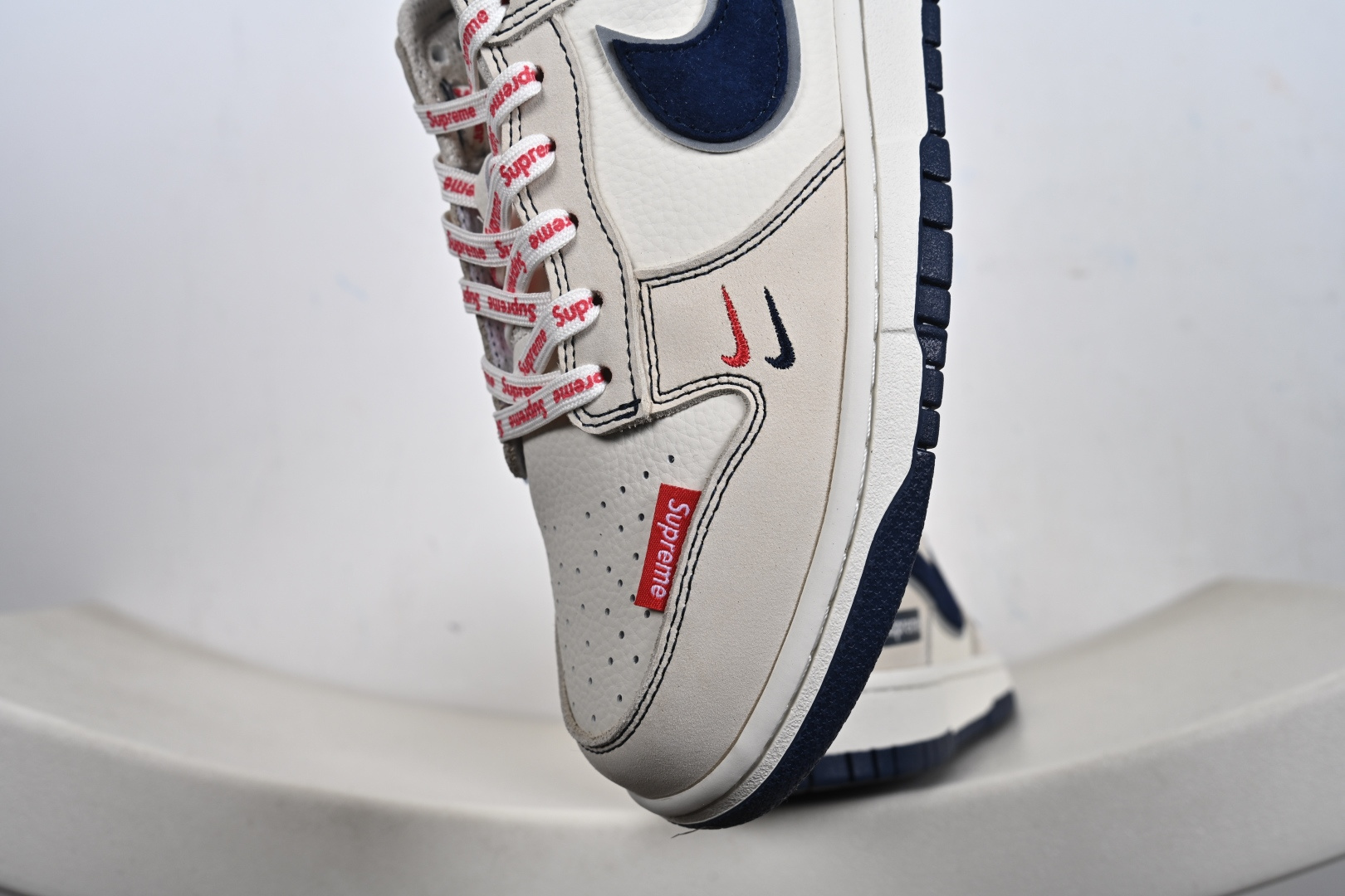 Nike SB Dunk Low“ Supreme联名—米蓝头层皮” 周年高端定制 低帮休闲板鞋 DN3168-019-Top High Quatity Cheap Sneakers Fashion Clothing Clothes Bags handbags Shoes of all Brand wholesale With The best Quality And Beautiful Price from China Factory Chinese suppliers wholesaler seller Nike SB Dunk Low“ Supreme联名—米蓝头层皮” 周年高端定制 低帮休闲板鞋 DN3168-019