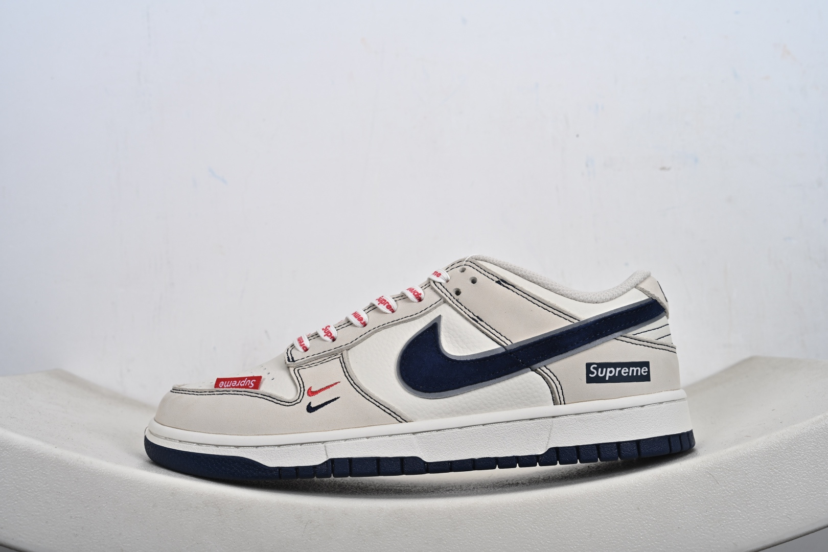 Nike SB Dunk Low“ Supreme联名—米蓝头层皮” 周年高端定制 低帮休闲板鞋 DN3168-019-Top High Quatity Cheap Sneakers Fashion Clothing Clothes Bags handbags Shoes of all Brand wholesale With The best Quality And Beautiful Price from China Factory Chinese suppliers wholesaler seller Nike SB Dunk Low“ Supreme联名—米蓝头层皮” 周年高端定制 低帮休闲板鞋 DN3168-019
