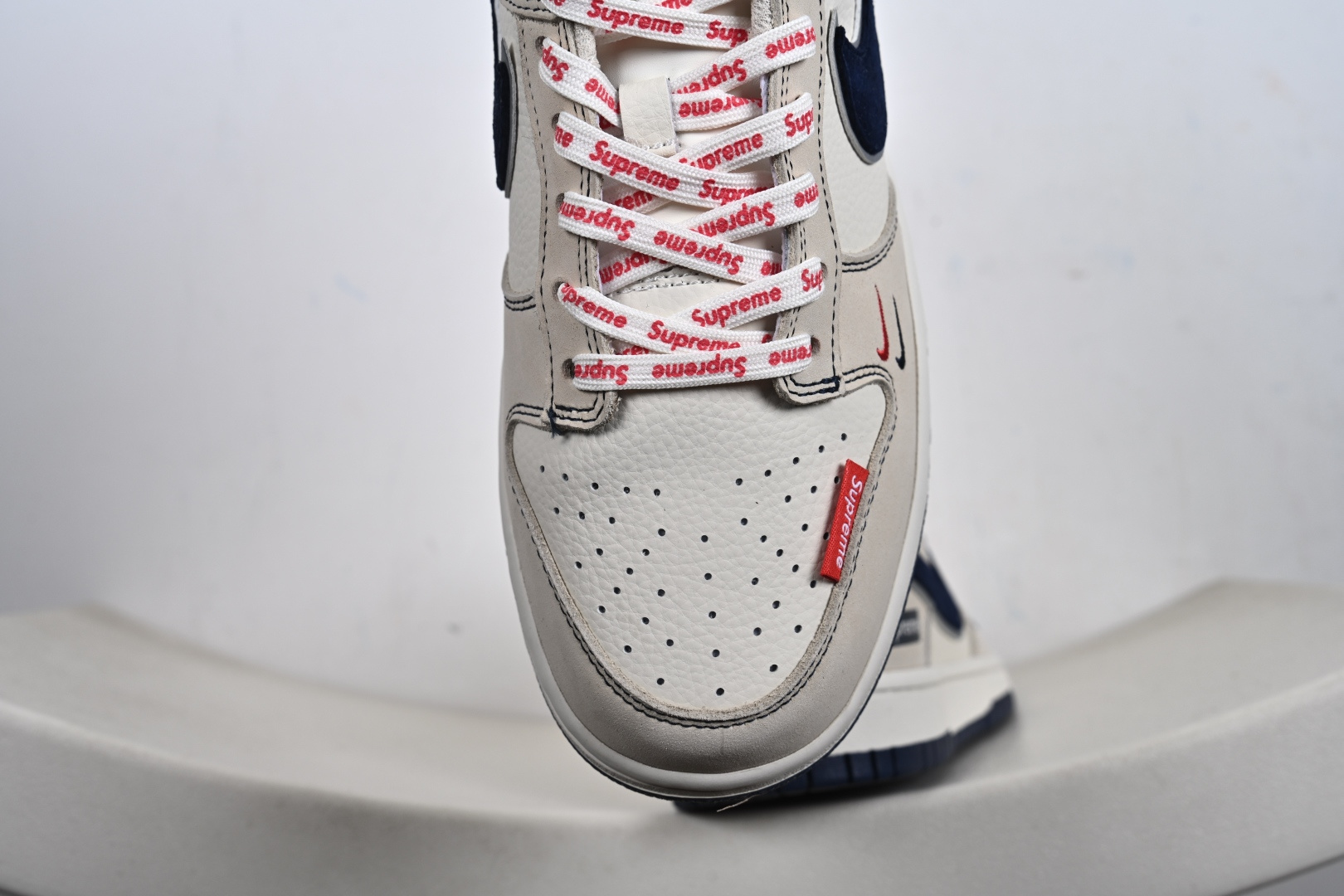 Nike SB Dunk Low“ Supreme联名—米蓝头层皮” 周年高端定制 低帮休闲板鞋 DN3168-019-Top High Quatity Cheap Sneakers Fashion Clothing Clothes Bags handbags Shoes of all Brand wholesale With The best Quality And Beautiful Price from China Factory Chinese suppliers wholesaler seller Nike SB Dunk Low“ Supreme联名—米蓝头层皮” 周年高端定制 低帮休闲板鞋 DN3168-019