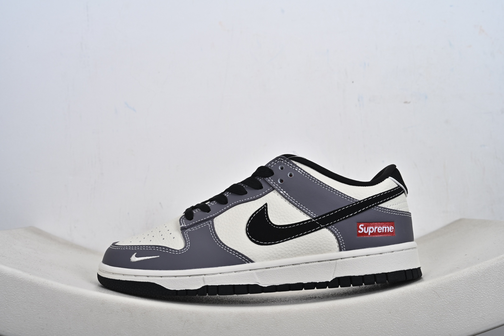 Nike SB Dunk Low“ Supreme联名--米灰黑拼接” 周年高端定制 低帮休闲板鞋 MN1688-110