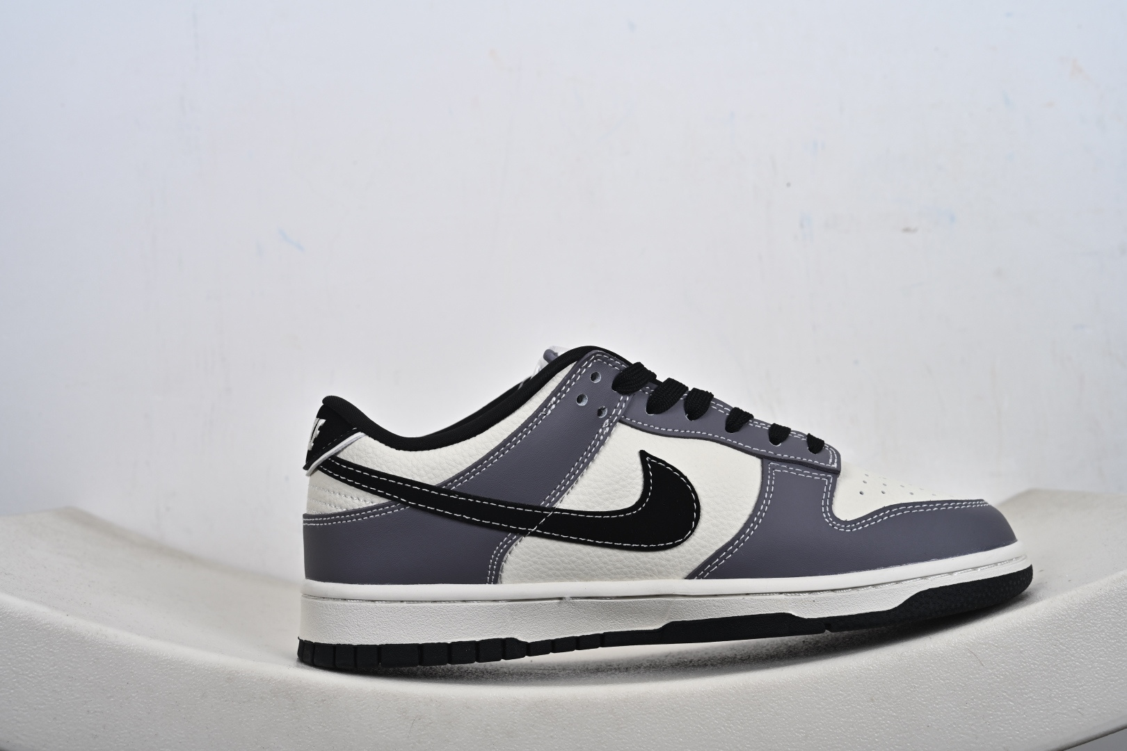 Nike SB Dunk Low“ Supreme联名--米灰黑拼接” 周年高端定制 低帮休闲板鞋 MN1688-110