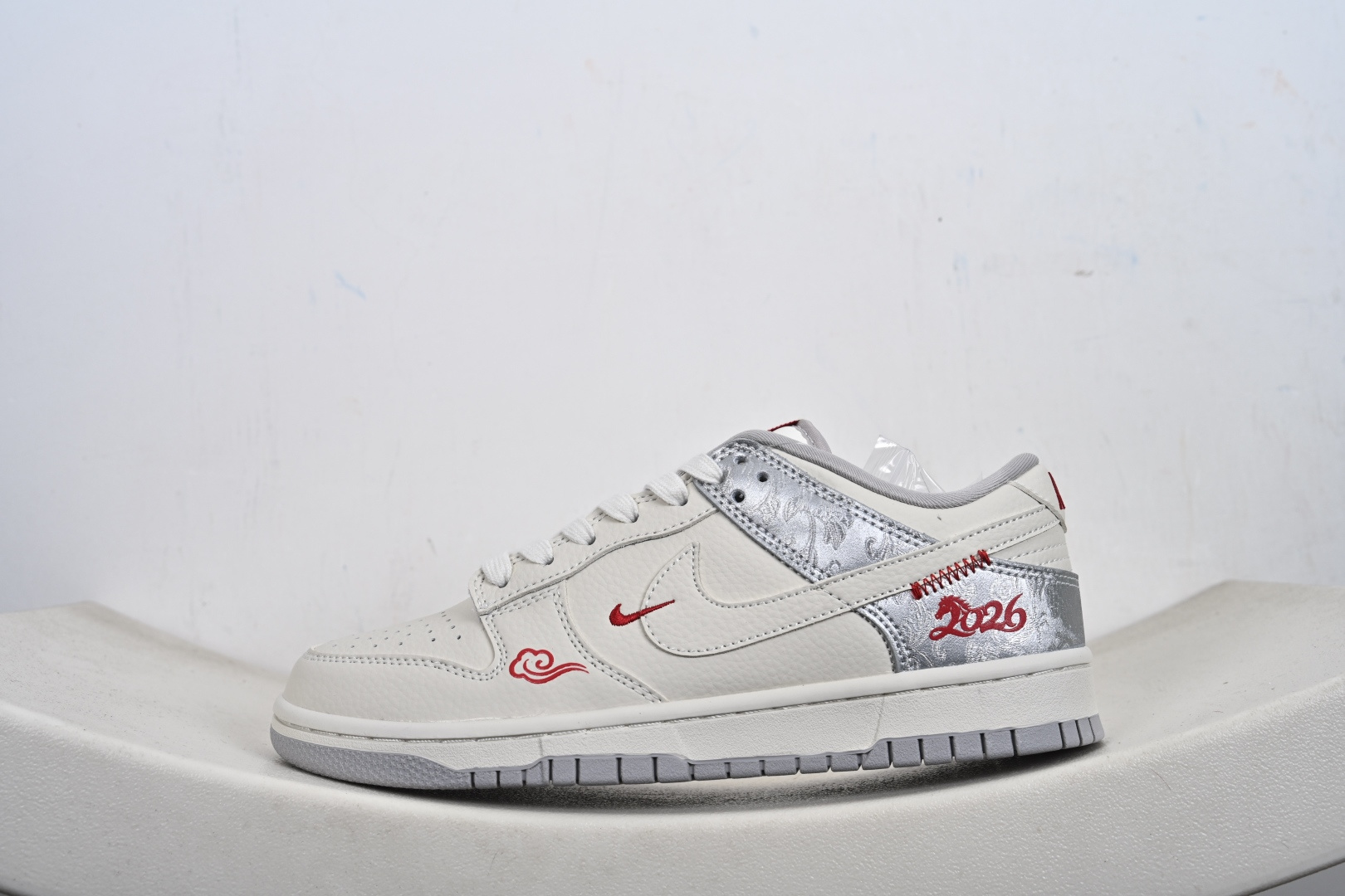 2026新款定制限量发售Nike SB Dunk Low“ 马年限定------白银中国风” 高端定制 低帮休闲板鞋 DS6608-022
