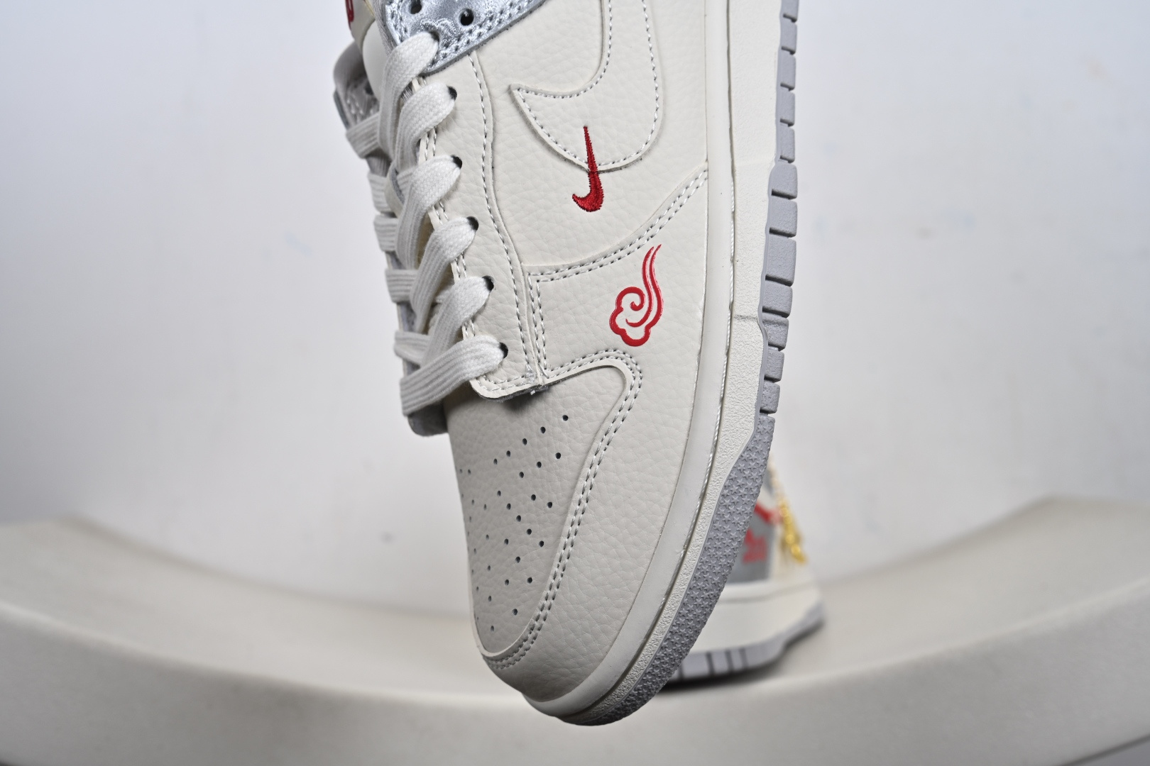 2026新款定制限量发售Nike SB Dunk Low“ 马年限定------白银中国风” 高端定制 低帮休闲板鞋 DS6608-022