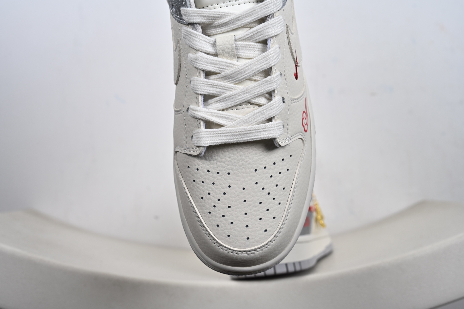 2026新款定制限量发售Nike SB Dunk Low“ 马年限定------白银中国风” 高端定制 低帮休闲板鞋 DS6608-022