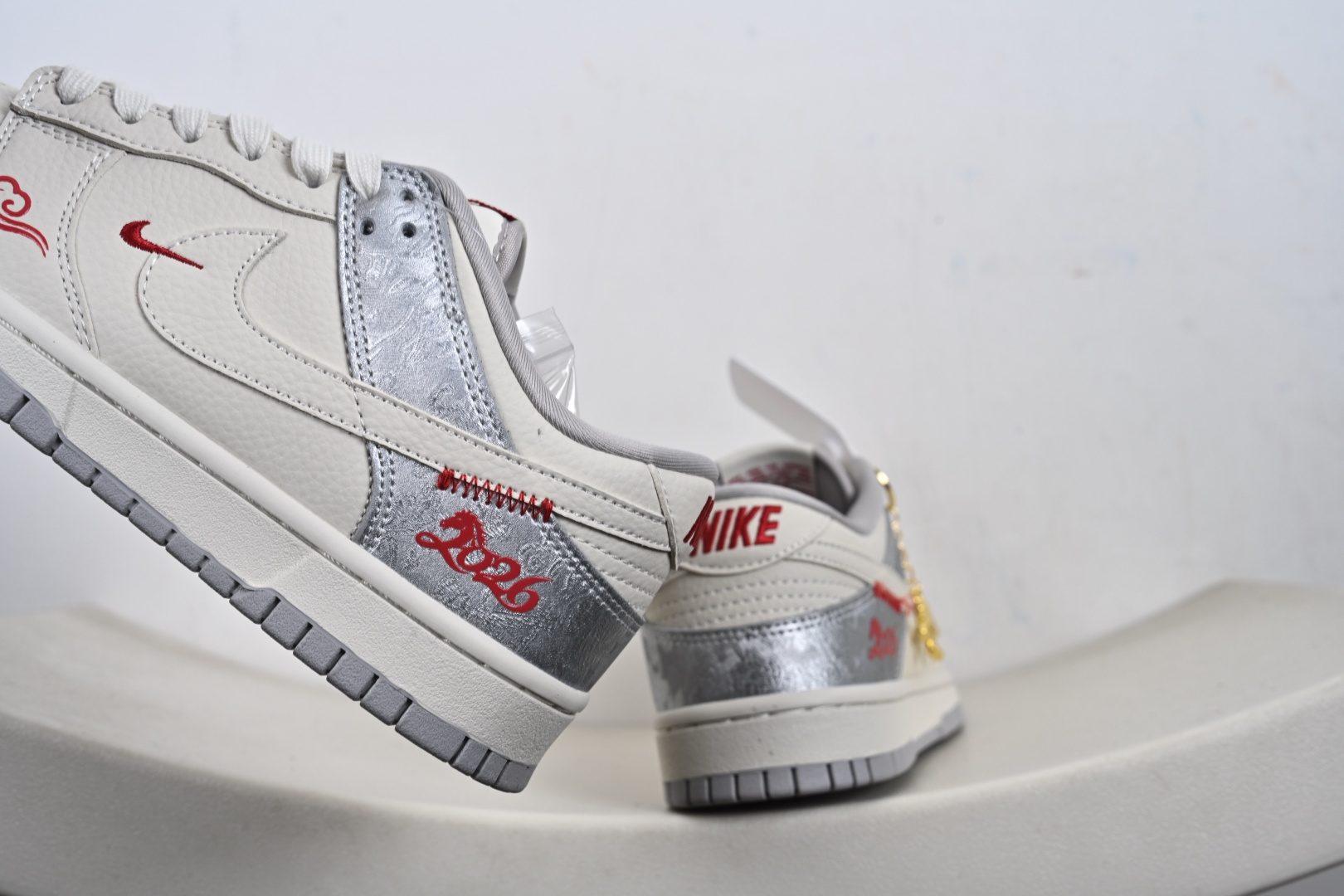 2026新款定制限量发售Nike SB Dunk Low“ 马年限定------白银中国风” 高端定制 低帮休闲板鞋 DS6608-022
