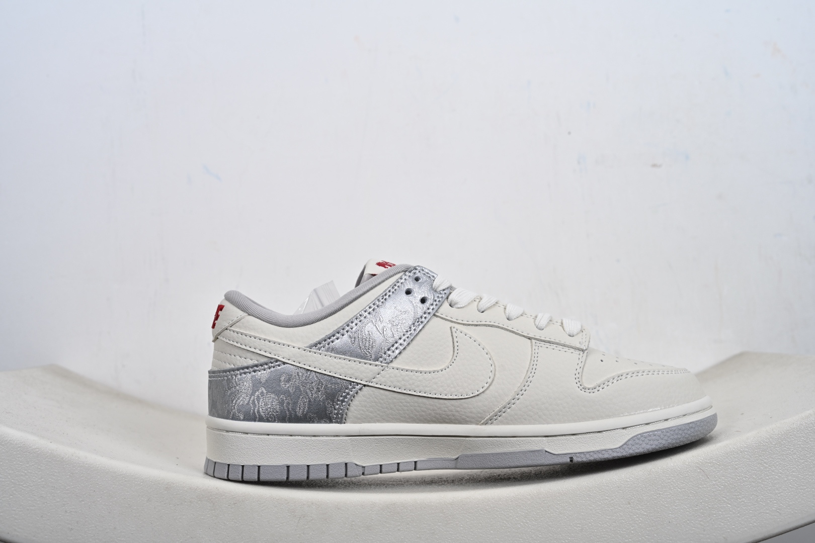 2026新款定制限量发售Nike SB Dunk Low“ 马年限定------白银中国风” 高端定制 低帮休闲板鞋 DS6608-022