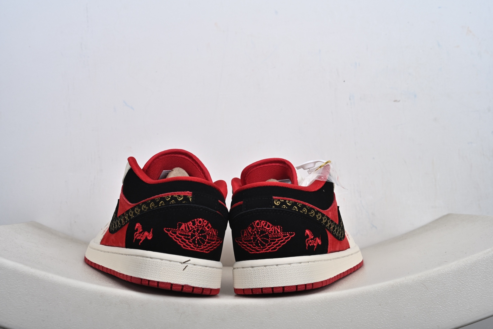定制版 Air Jordan 1 Low AJ1 乔1“ 马年限定------黑红” #定制鞋盒 高端定制 低帮休闲板鞋 LD8888-013-Top High Quatity Cheap Sneakers Fashion Clothing Clothes Bags handbags Shoes of all Brand wholesale With The best Quality And Beautiful Price from China Factory Chinese suppliers wholesaler seller 定制版 Air Jordan 1 Low AJ1 乔1“ 马年限定------黑红” #定制鞋盒 高端定制 低帮休闲板鞋 LD8888-013